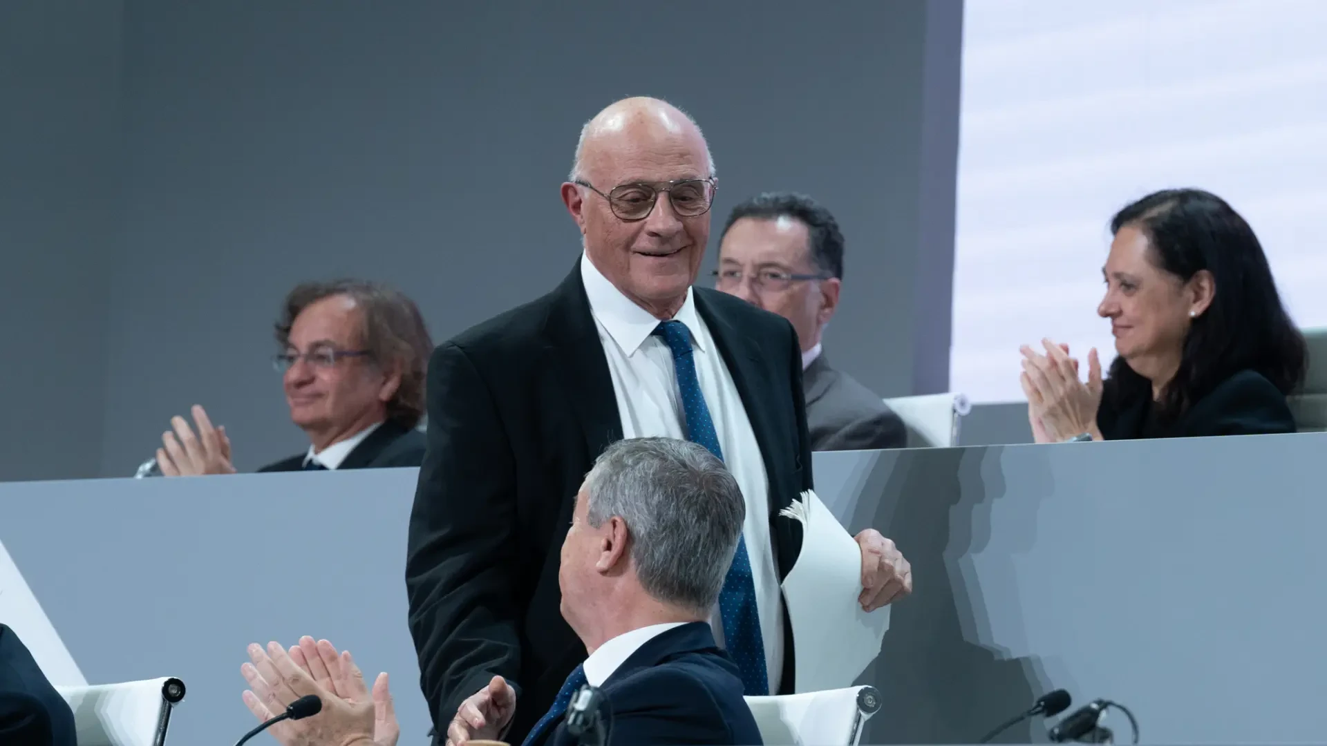 Banco Sabadell bate expectativas al ganar un 59% más y mejora el dividendo en plena pugna política por la opa