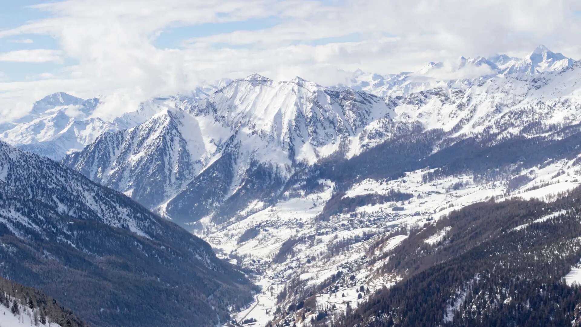 La montañera fallecida en los Alpes era española: la oscense Nuria Catón