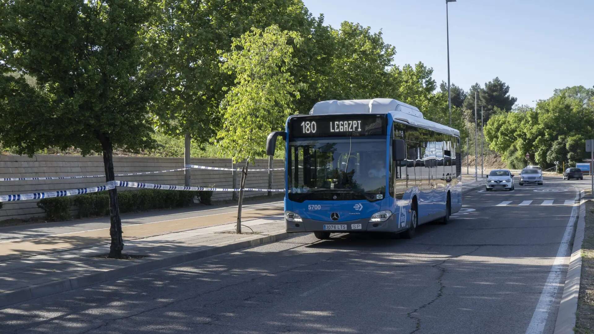 La línea de autobús 180 amplía su recorrido desde Legazpi hasta El Pozo y circulará en días laborables