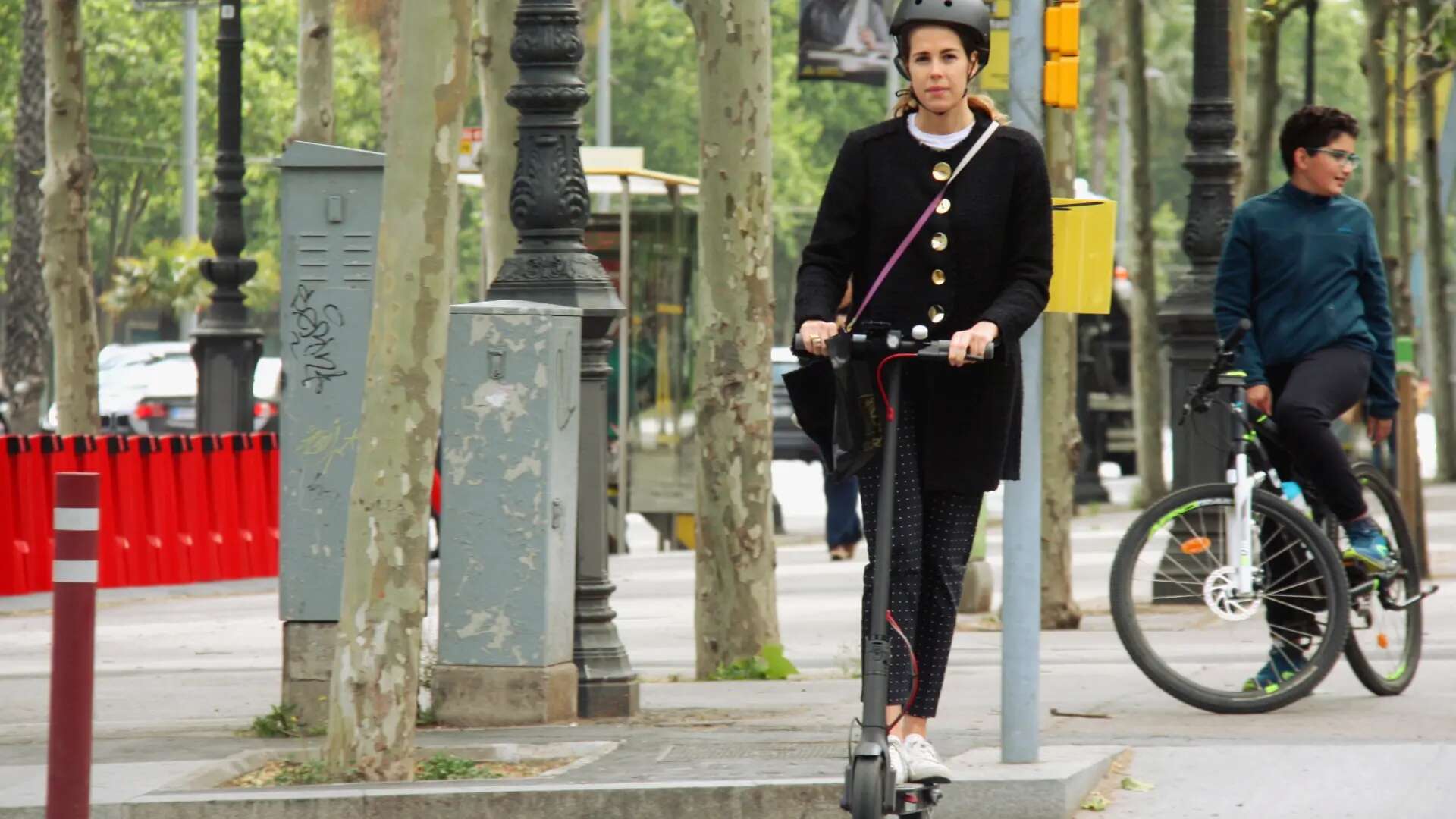 Barcelona multa a 2.943 patinetes eléctricos en el primer mes de la nueva ordenanza de circulación