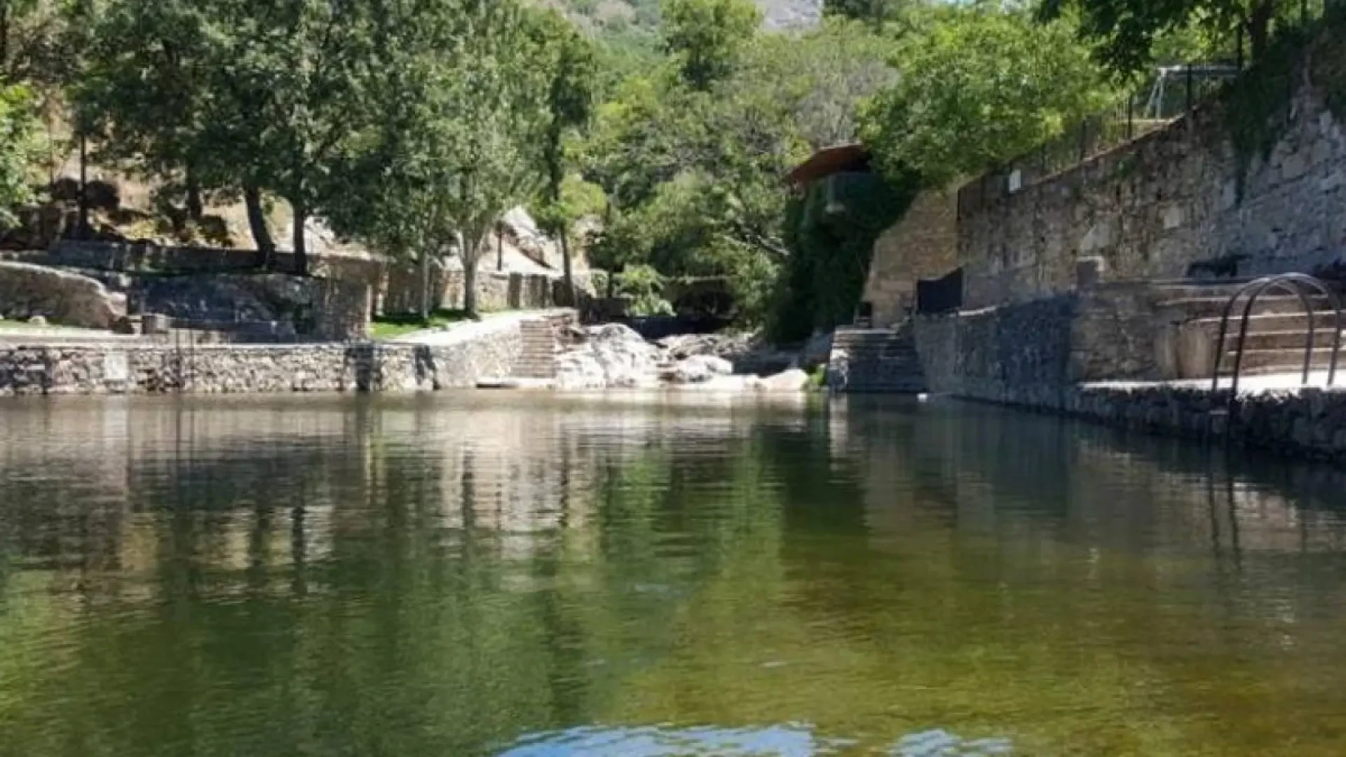 El encantador pueblo de Cáceres con impresionantes piscinas naturales que no mucha gente conoce
