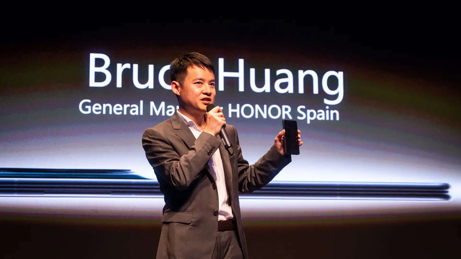 Bruce Huang: 