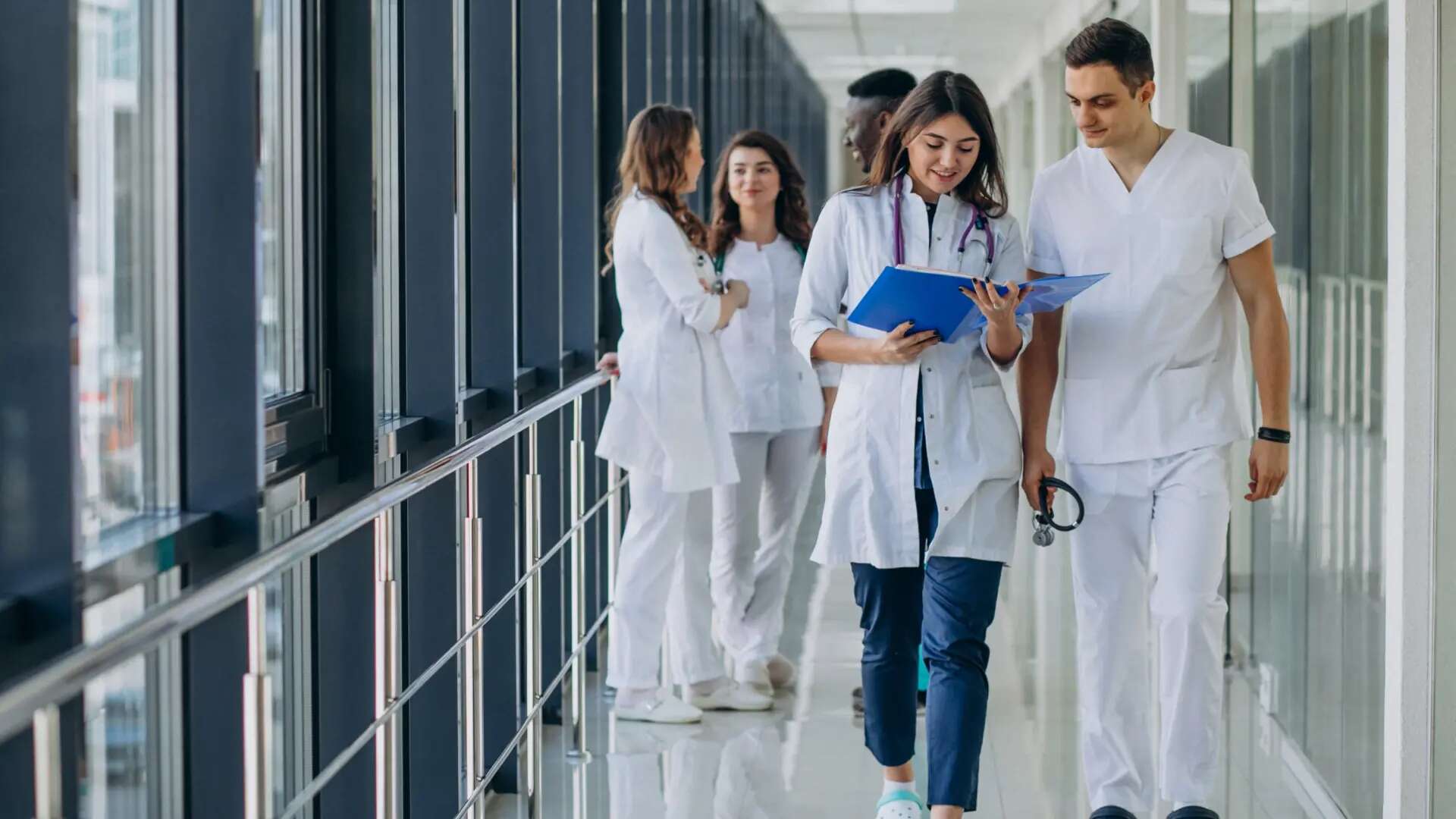 Los médicos de familia reclaman que facultativos contratados sin MIR tengan que hacerlo