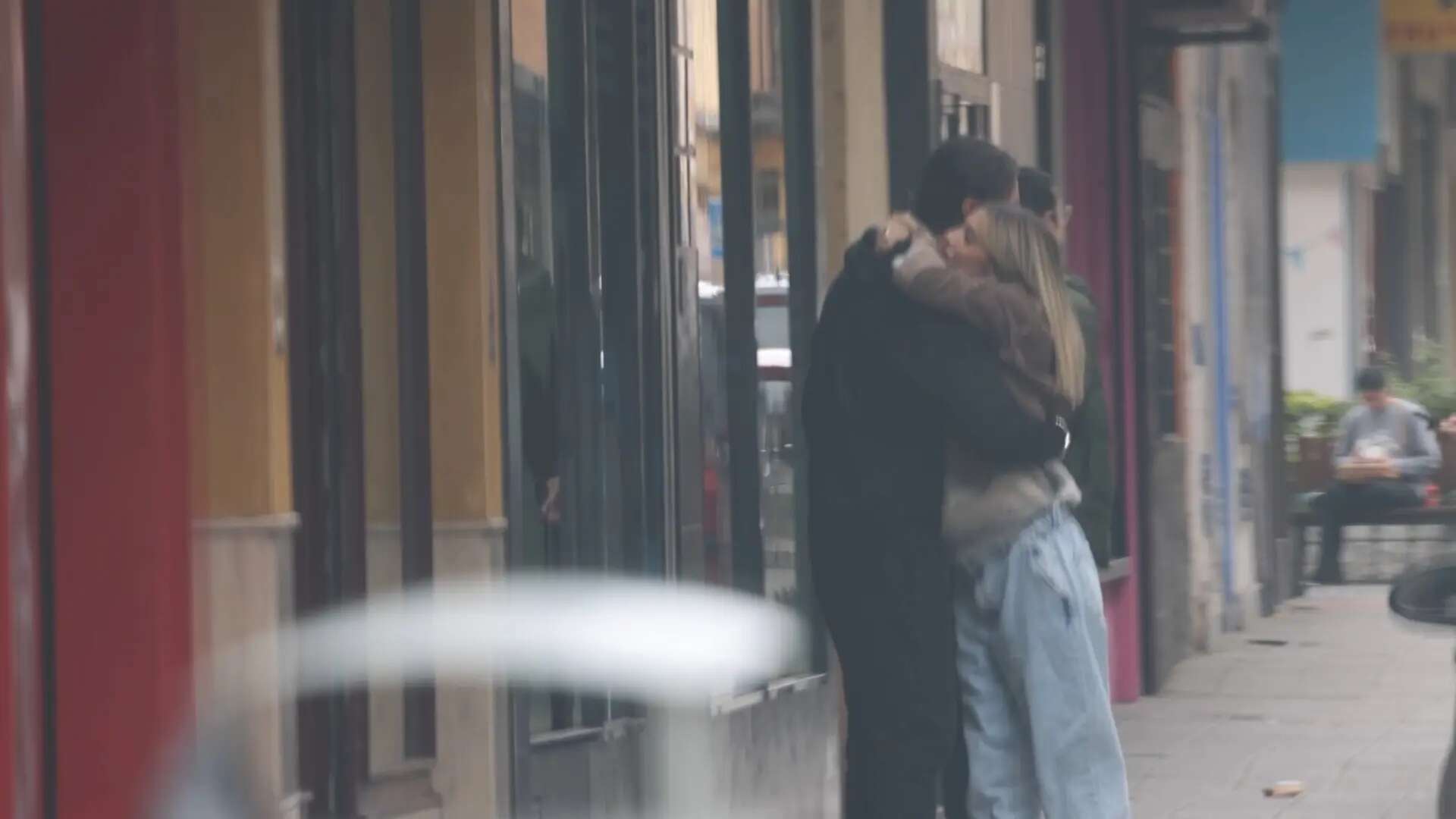 Alejandra Rubio y Carlo Costanzia derrochan amor por las calles de Madrid en plena recta final del embarazo