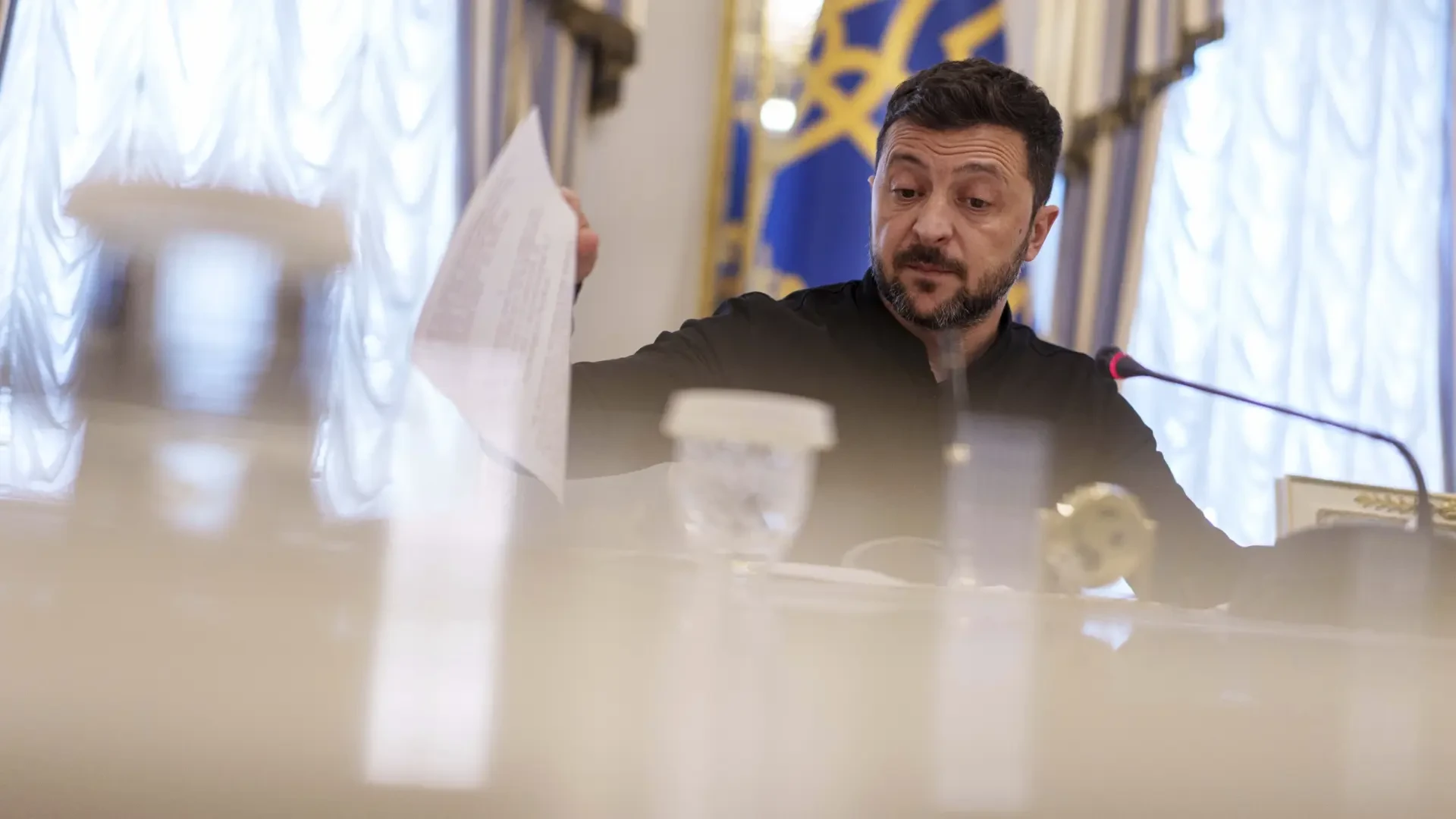 Zelenski aprueba el reclutamiento voluntario de mayores de 60 años y degrada a uno de sus generales por el avance ruso