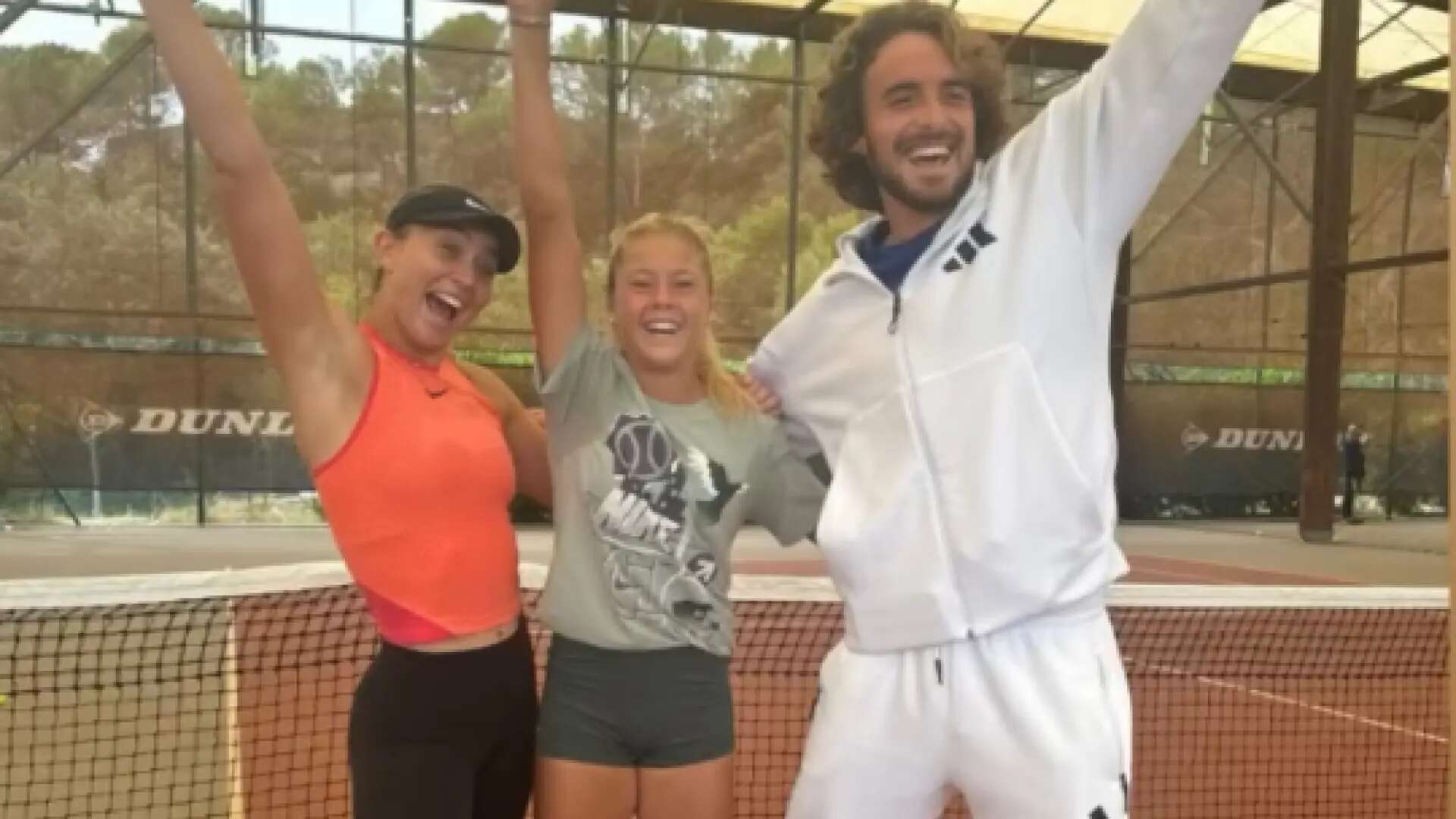 Paula Badosa enseña a la joven promesa del tenis mundial de 15 años en un duro entrenamiento