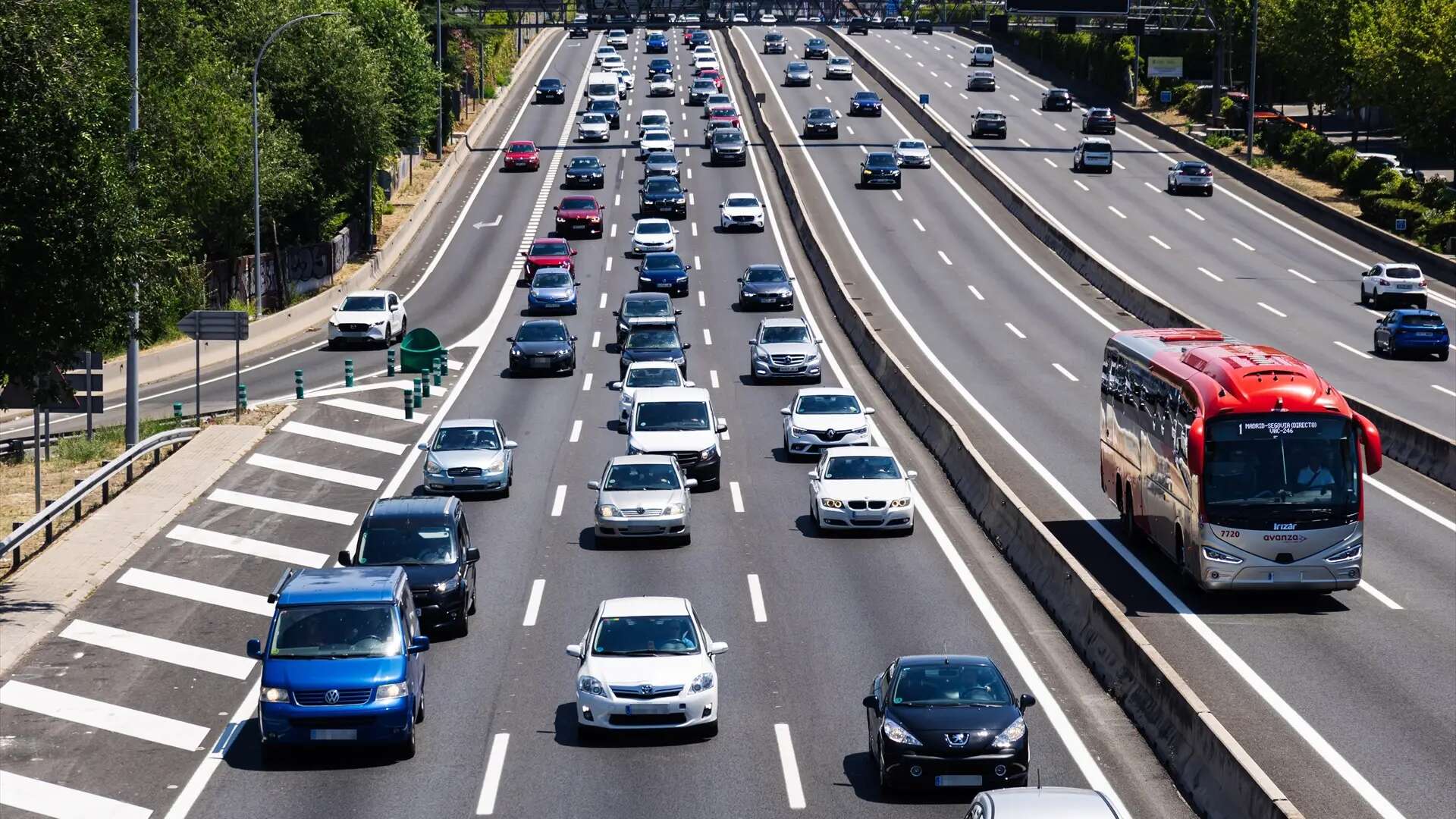 Varios siniestros y complicaciones dificultan el tráfico en carretera del puente de Santiago