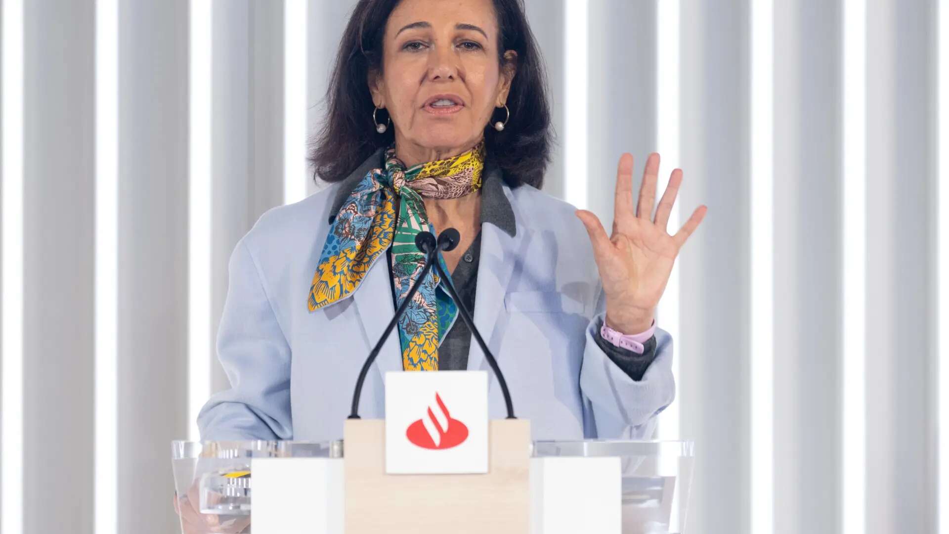 Banco Santander cerrará 95 sucursales en Reino Unido y pone en peligro 750 empleos