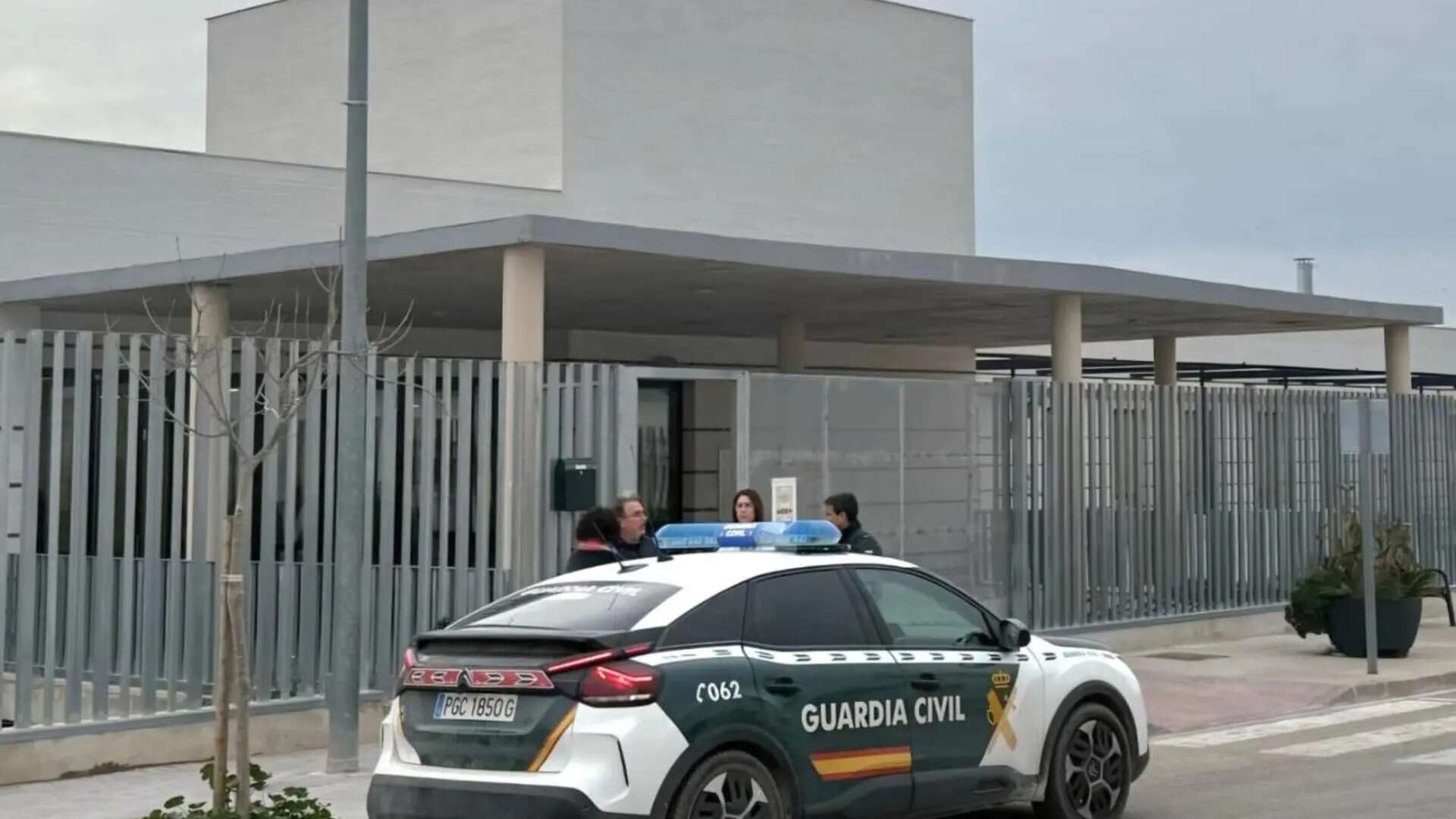 Desalojados los colegios de cuatro localidades valencianas tras recibir amenazas de asesinato masivo: el autor está detenido