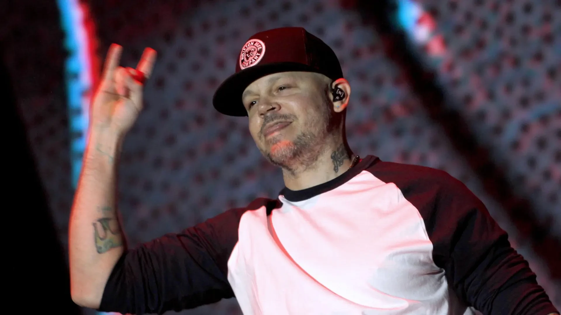 Residente también se borra del FIB: 
