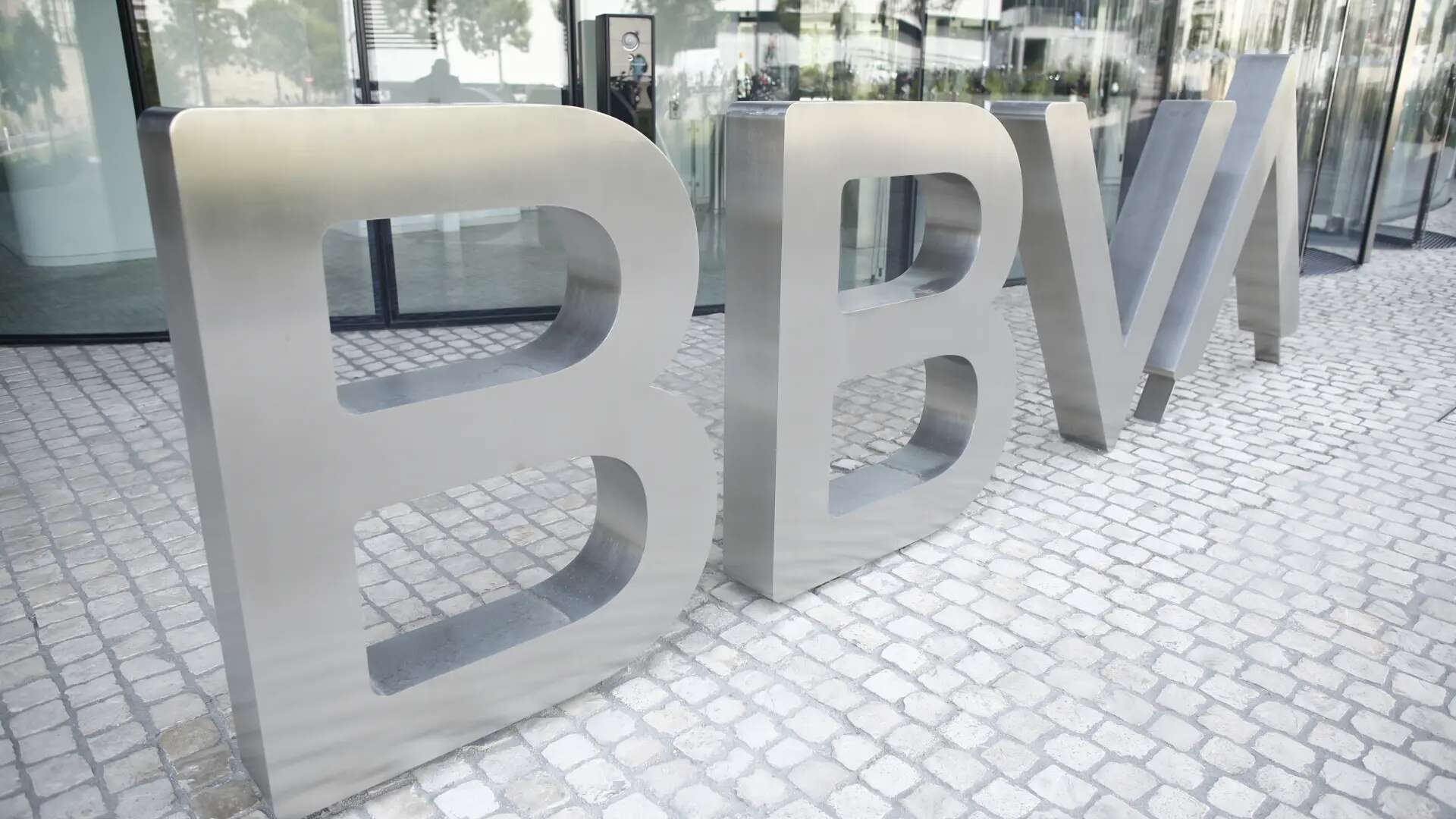 BBVA regala 400 euros a los nuevos clientes por domiciliar la nómina o pensión