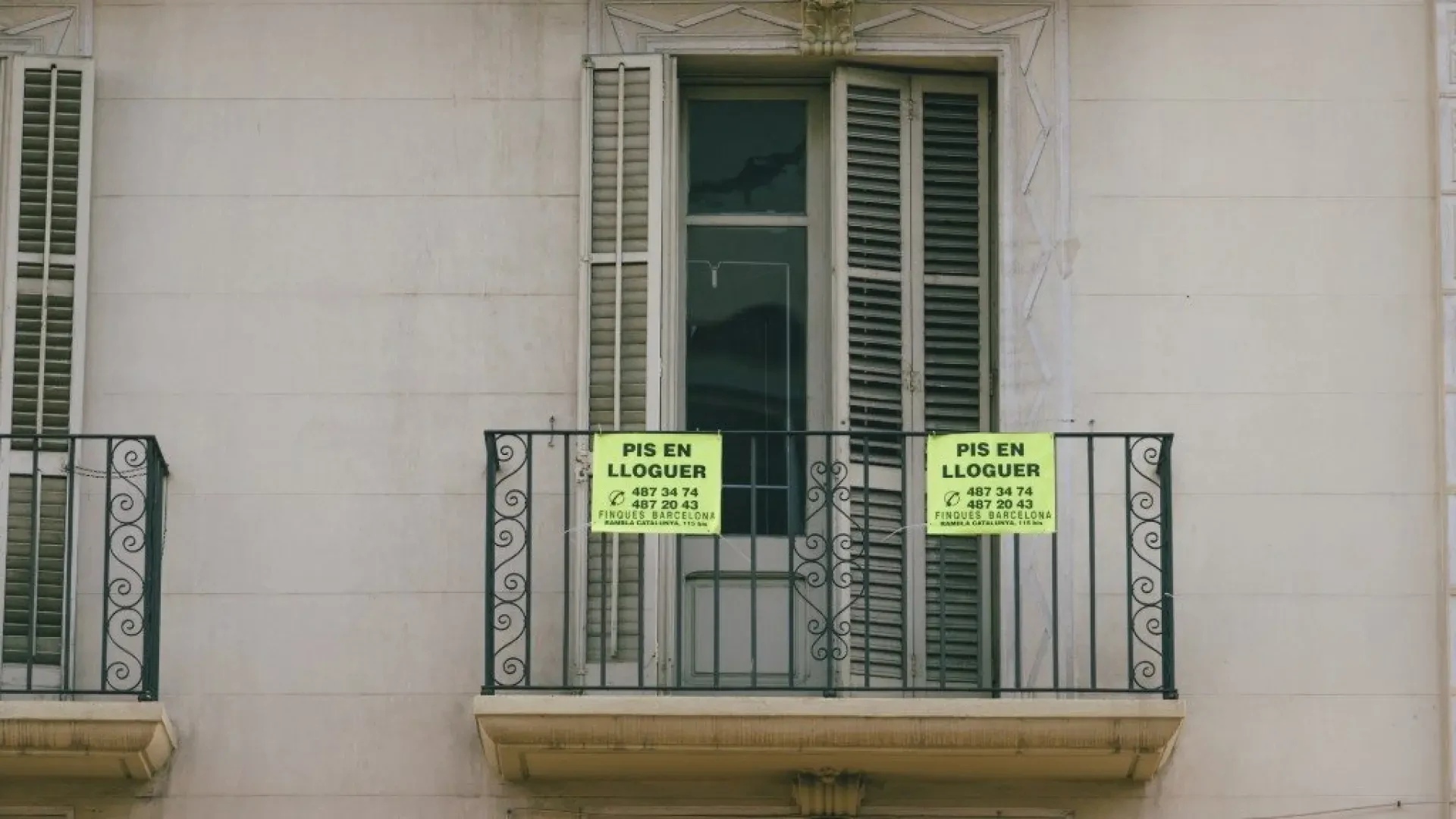 El gobierno de Collboni pacta con Junts un plan urgente de ayudas a la vivienda para los que quedan fuera de las existentes