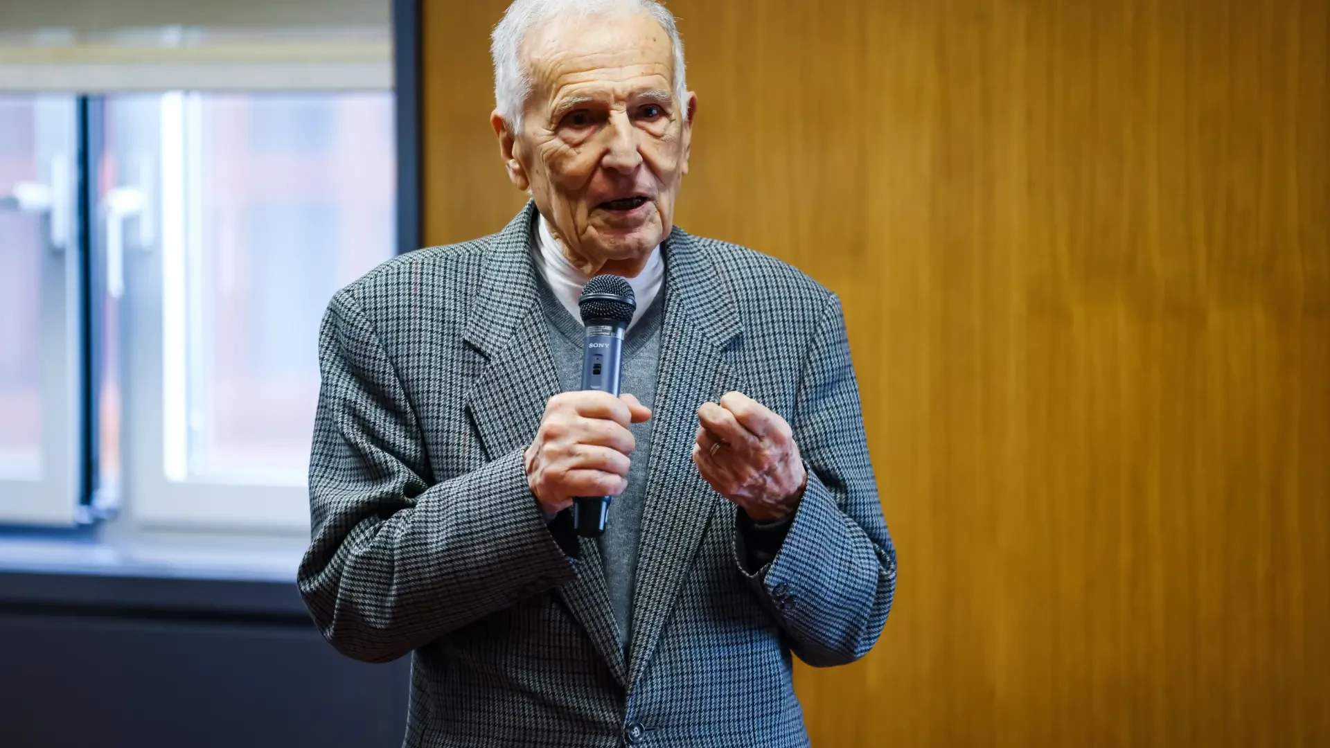 Silvio Garattini, oncólogo de 96 años, sobre la opinión generalizada del azúcar: 