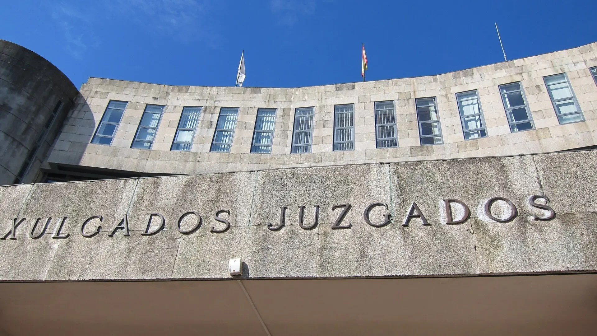 Absuelto un acusado de abusar sexualmente de su hija por 