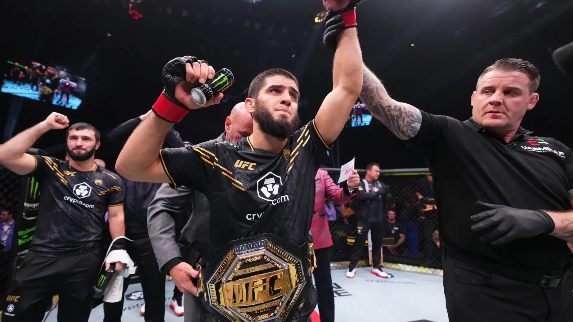 El entrenador de Oliveira, sobre los planes de Makhachev en el wélter: 