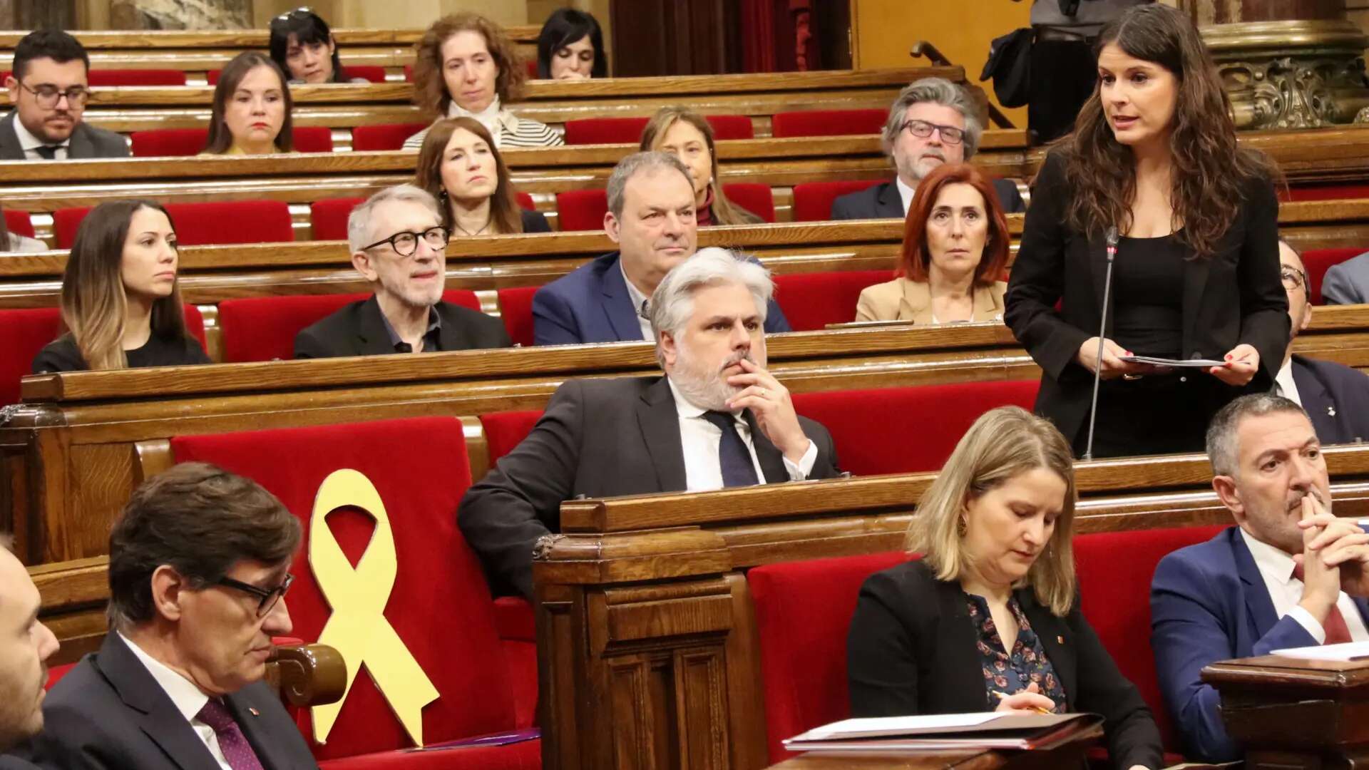 Cruce de reproches por el catalán: Junts acusa a Illa de usar el castellano y el 'president' critica que hagan con ello política para atacar