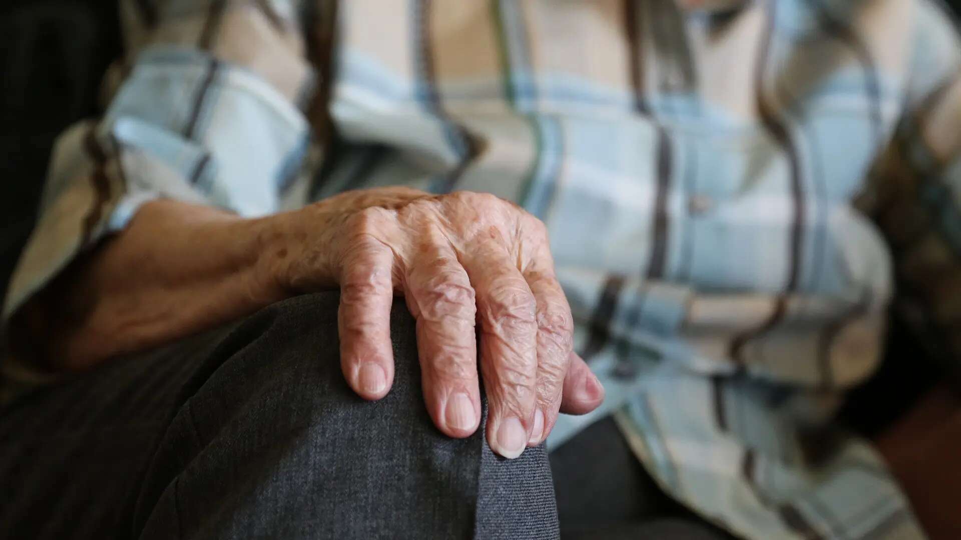 ¿Cada cuánto tiempo se deben duchar las personas mayores?