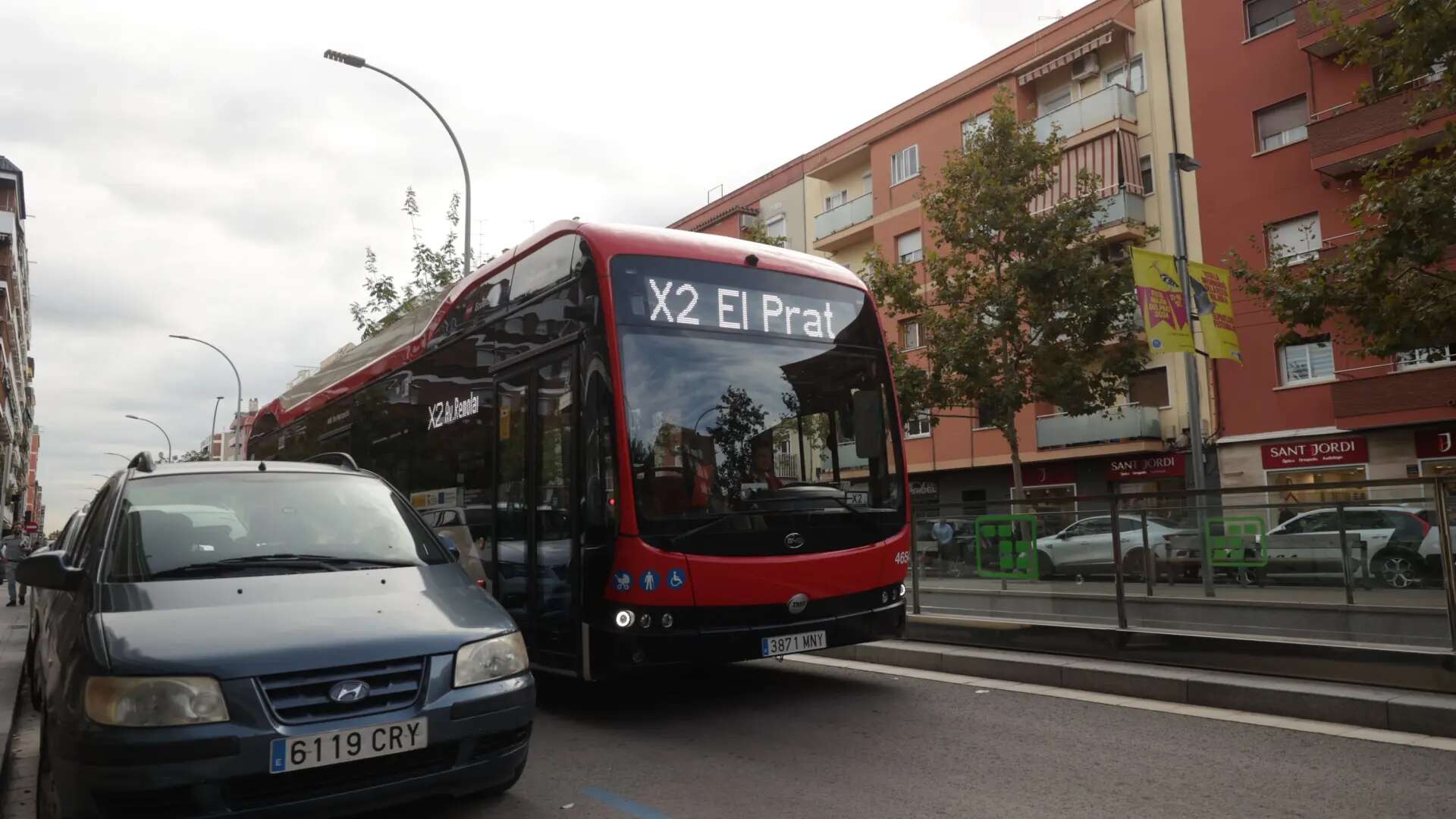 Barcelona tendrá un nuevo bus exprés X2 que conectará con El Prat en 25 minutos a partir de octubre: circulará de lunes a domingo