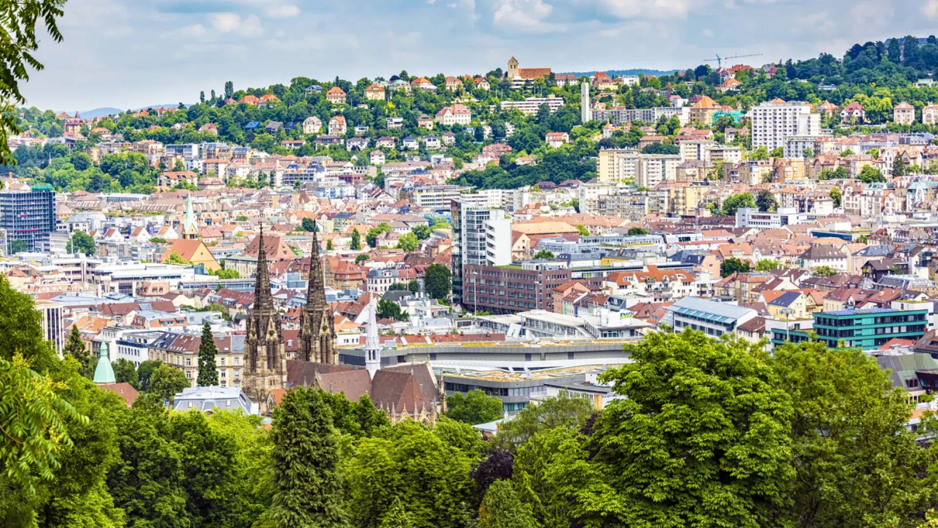 Coches, selva, cultura y fútbol, los imprescindibles de la ciudad donde España juega contra Alemania