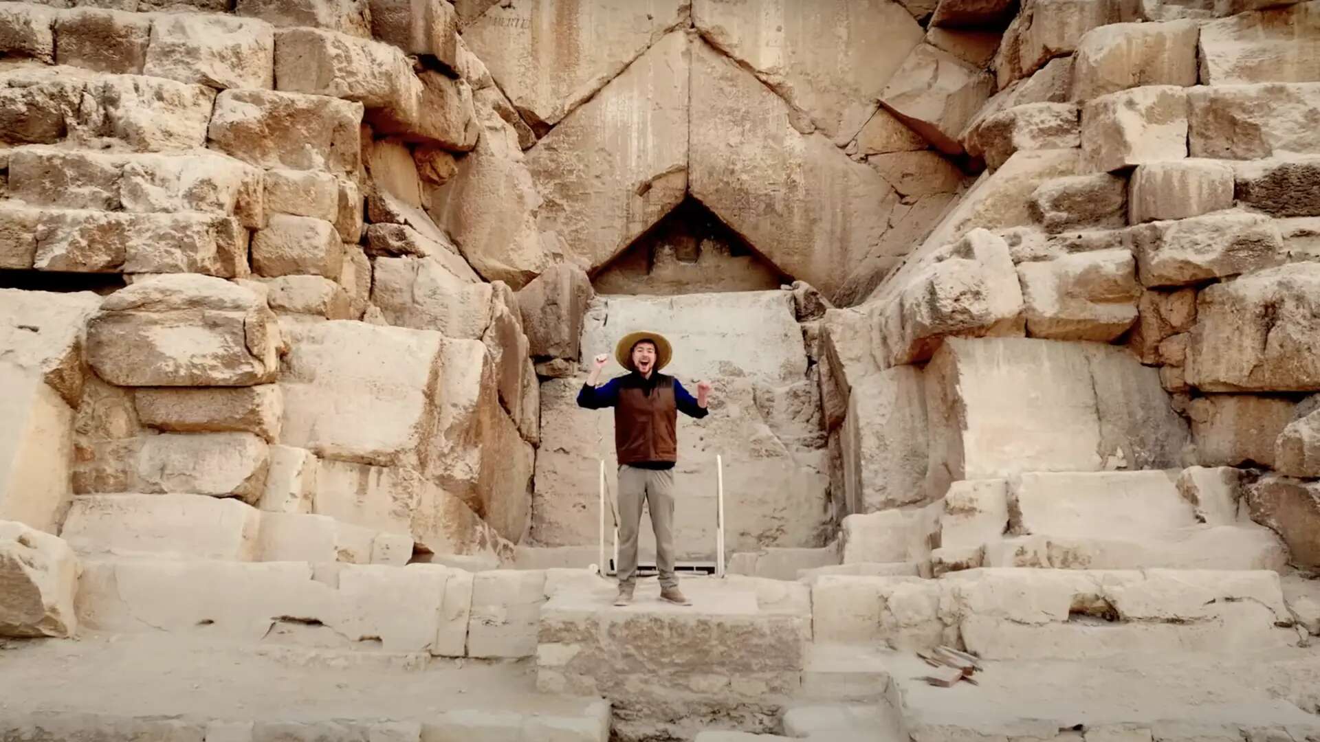 El asombroso hallazgo de MrBeast en la cima de la Gran Pirámide de Guiza en Egipto