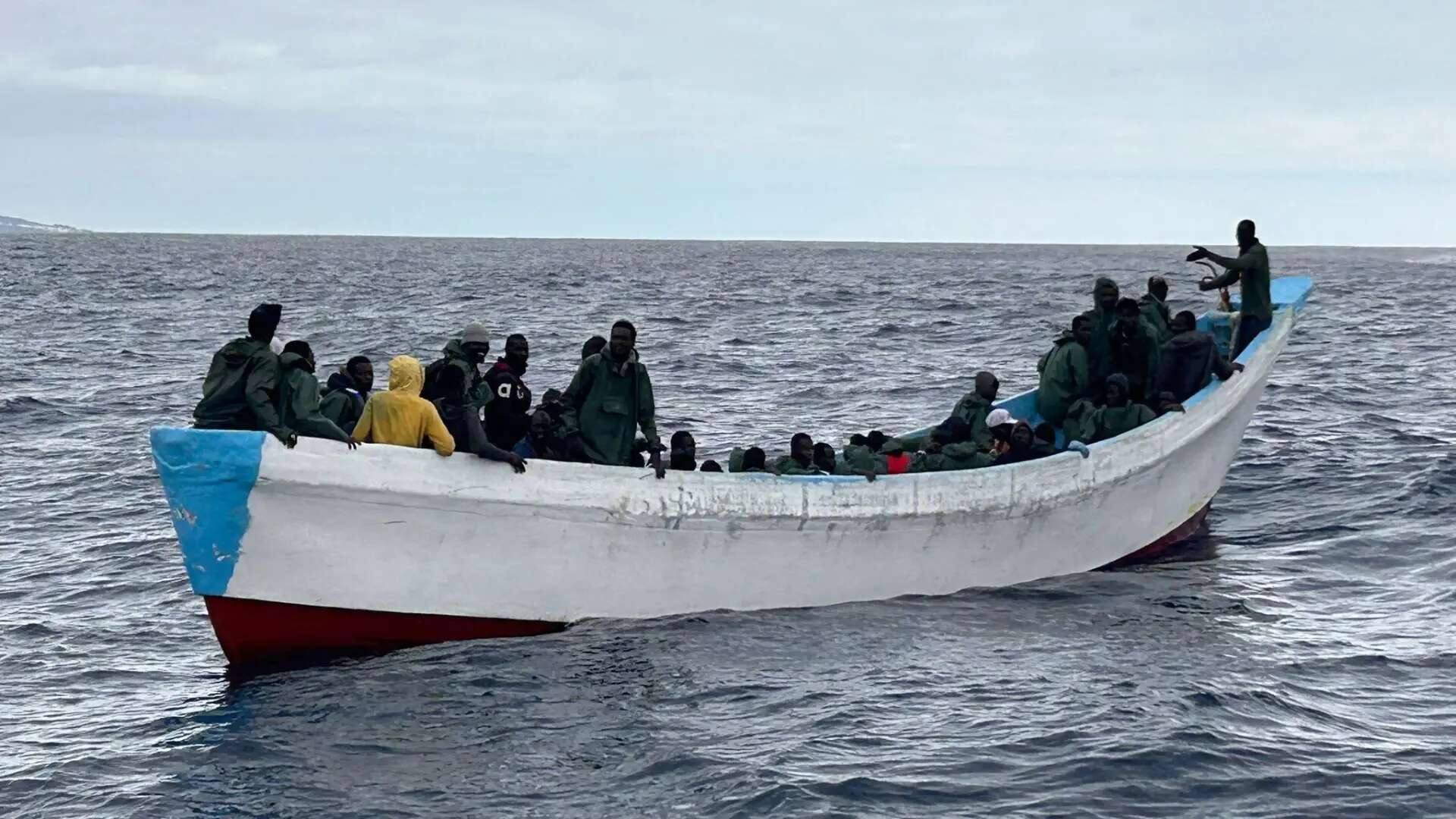 Llegan a El Hierro 62 migrantes, entre ellos 7 mujeres y un menor, a bordo de un cayuco