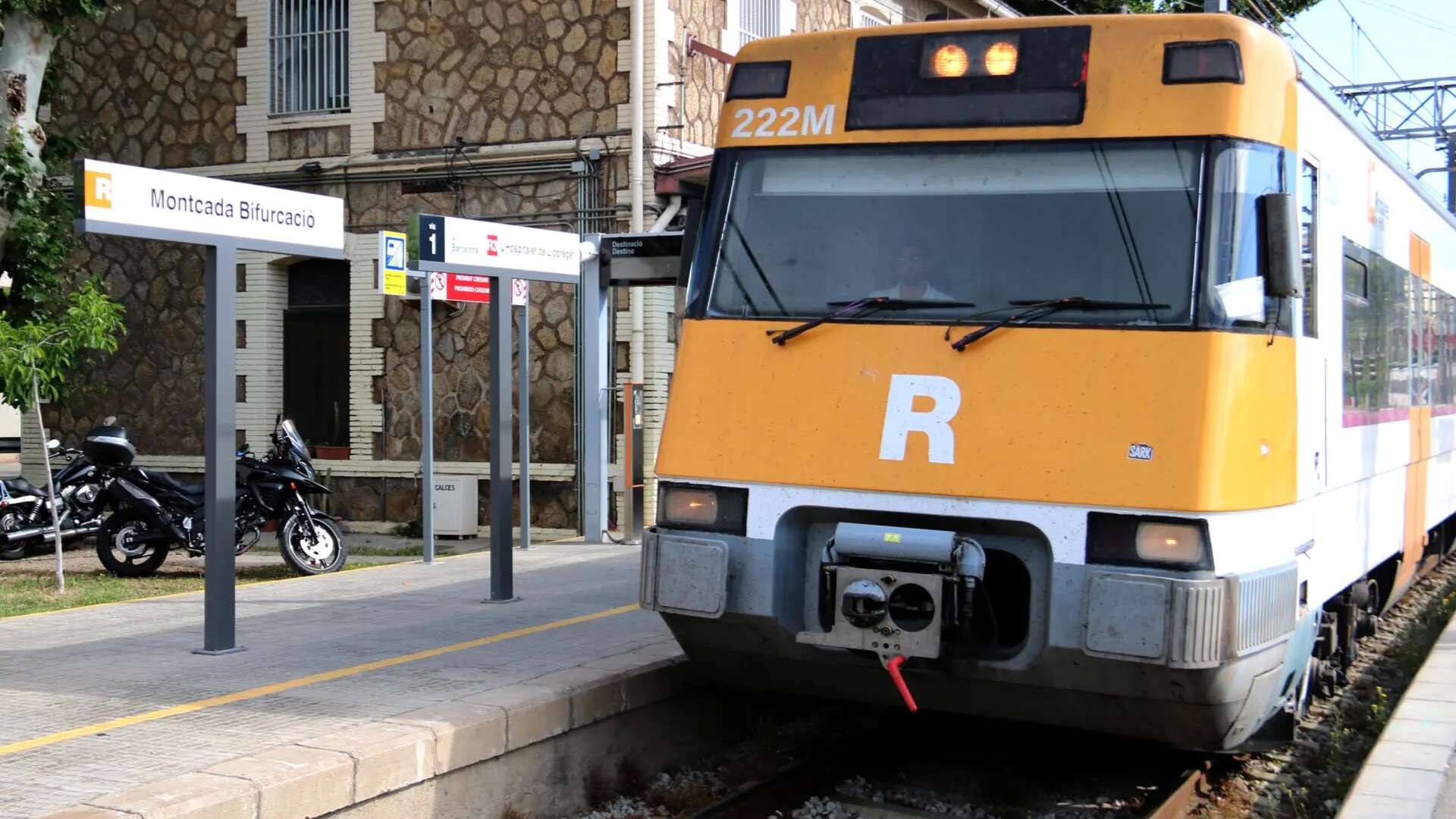 Un tren averiado en Arc de Triomf provoca retrasos en las líneas R4, R1, RG1, R3 y R12 de Rodalies