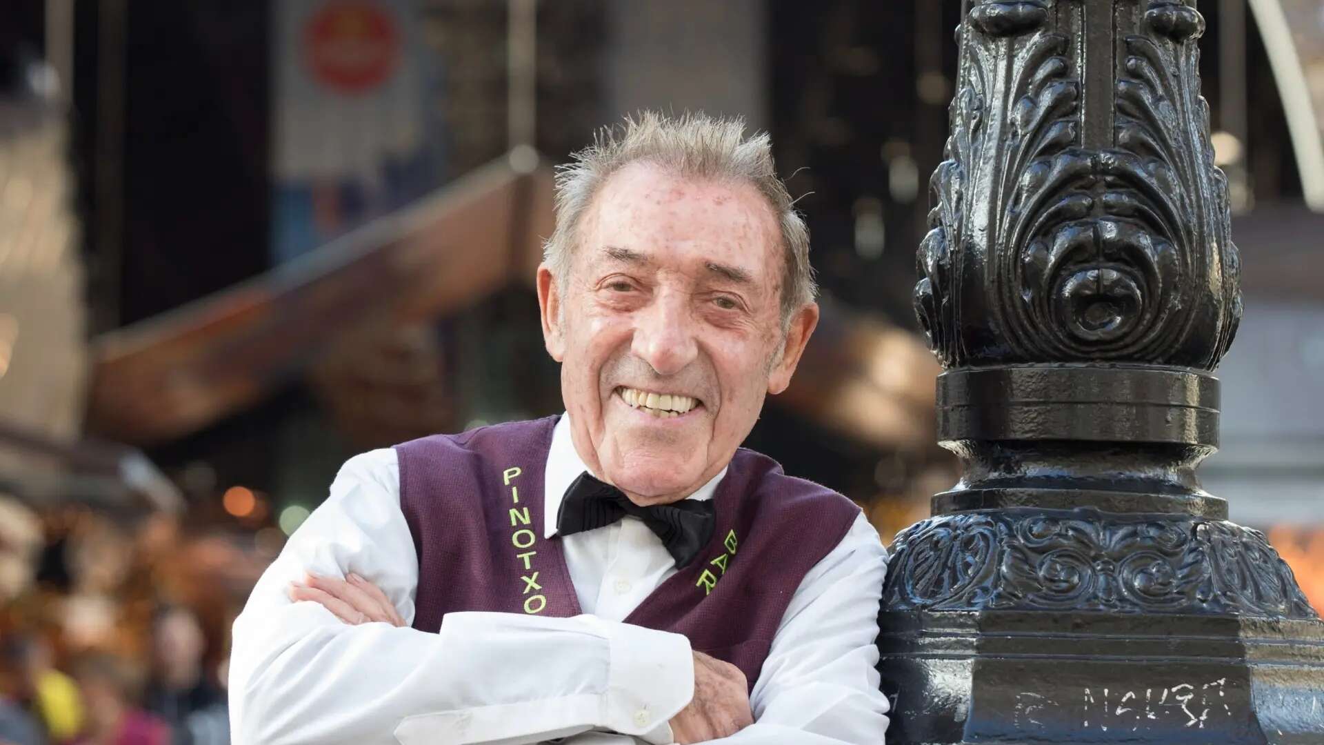 Barcelona rinde homenaje a Juan Bayén, el histórico 'Pinotxo' de la Boqueria, con la Medalla de Oro al Mérito Cívico: 