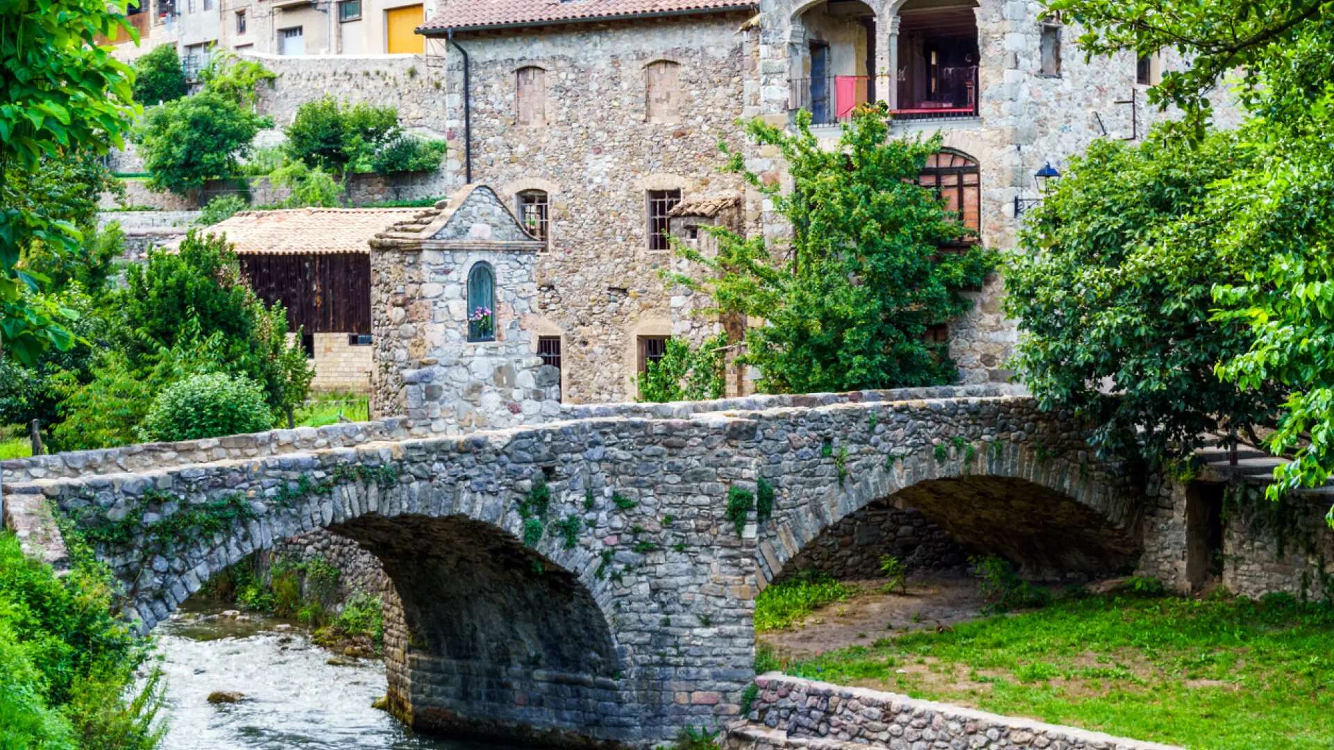 El pequeño pueblo de Cataluña enclavado en un Parque Natural que fue hogar de un héroe medieval