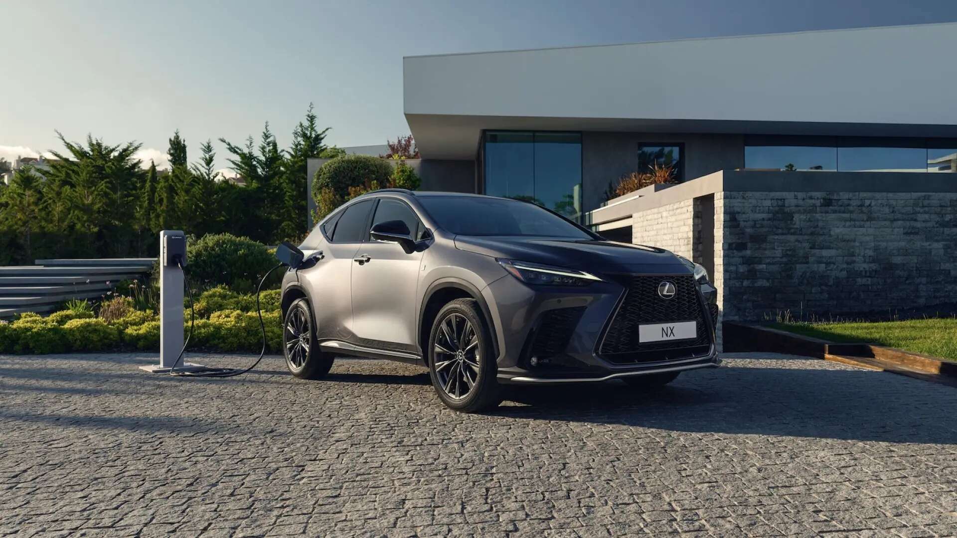 Lexus se afianza entre los premium con un nuevo récord de ventas en 2024