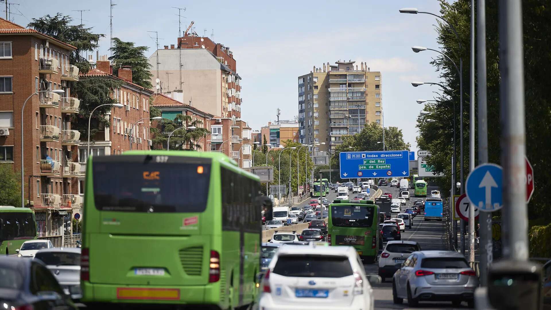 Más frecuencia de trenes en la C-5, carril bus y R-5 gratis para autobuses: el plan del Gobierno ante el soterramiento de la A-5