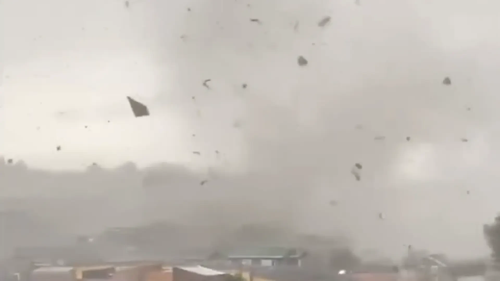 Un tornado provoca daños en 250 casas y deja ocho heridos en el sur de Chile