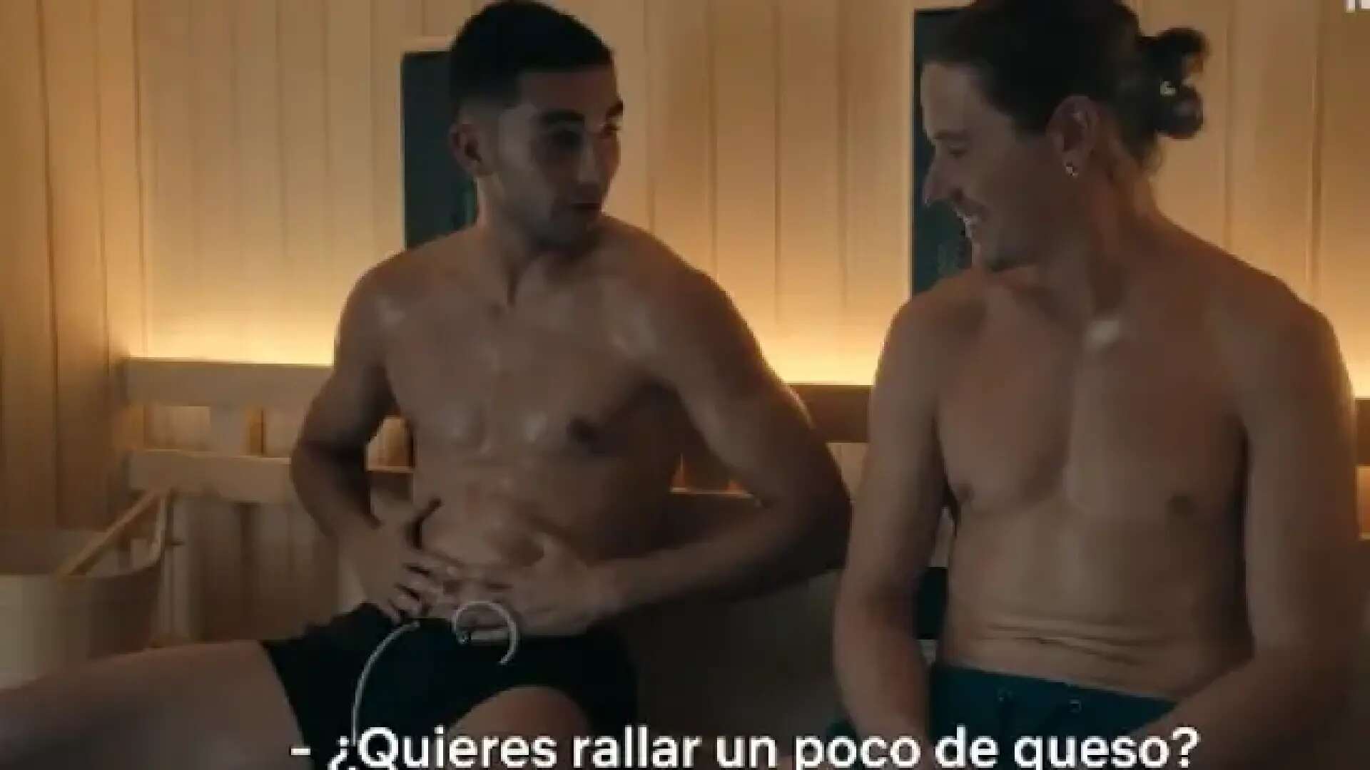 Ferran Torres presume de físico en el documental de Netflix de LaLiga: 