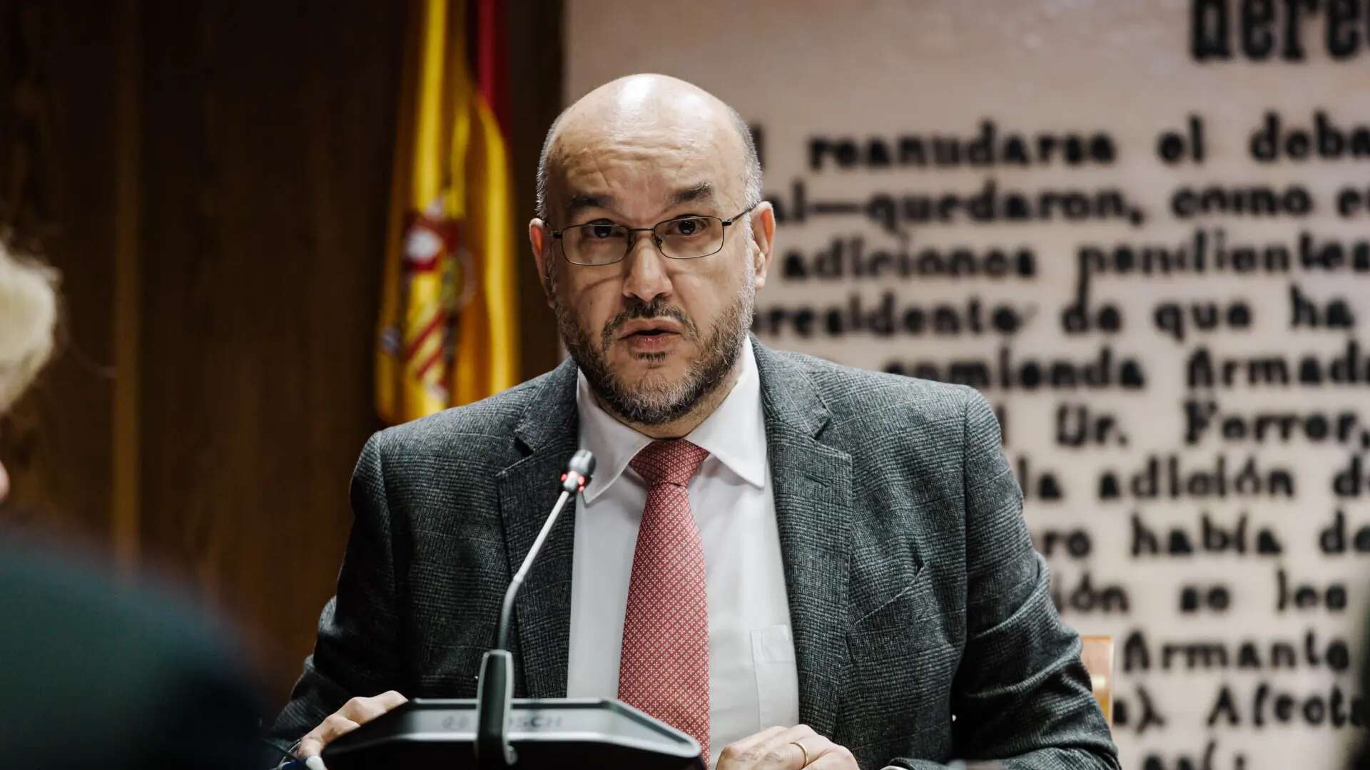 El jefe de gabinete de Montero se niega a contestar en la comisión Koldo y el PP le amenaza con medidas 