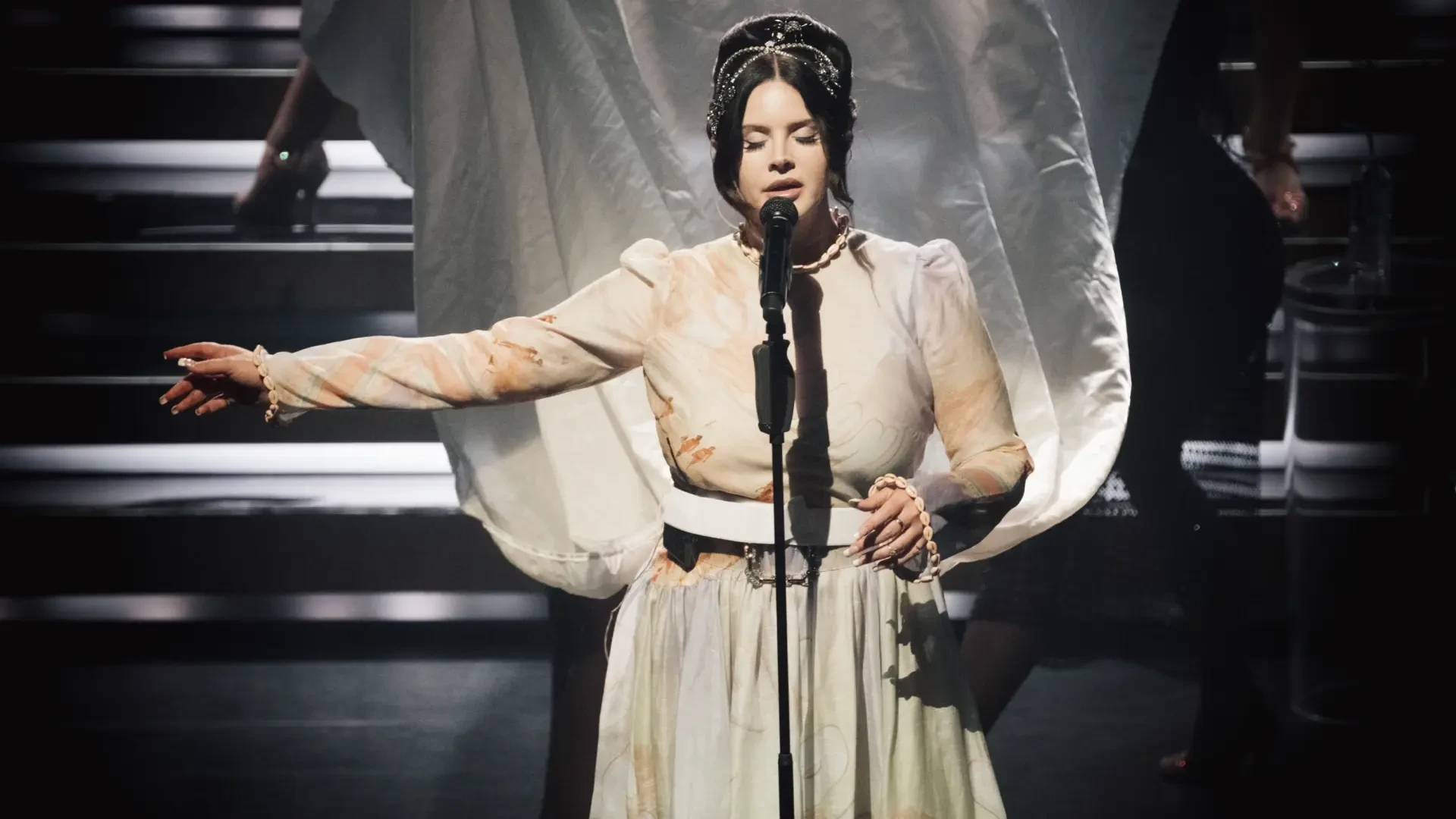 Lana del Rey lanza por sorpresa 'Henry, Come On', tema de su nuevo disco