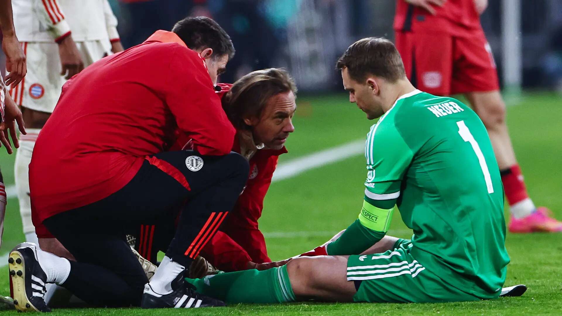 La surrealista lesión de Manuel Neuer en la celebración de un gol: 