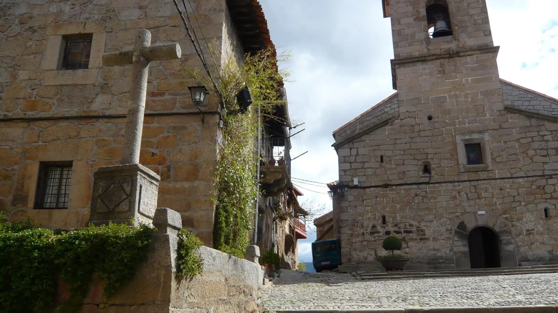 El rincón de Ávila que no mucha gente conoce y es perfecto para el verano: una piscina natural, rutas y hasta 20 fuentes
