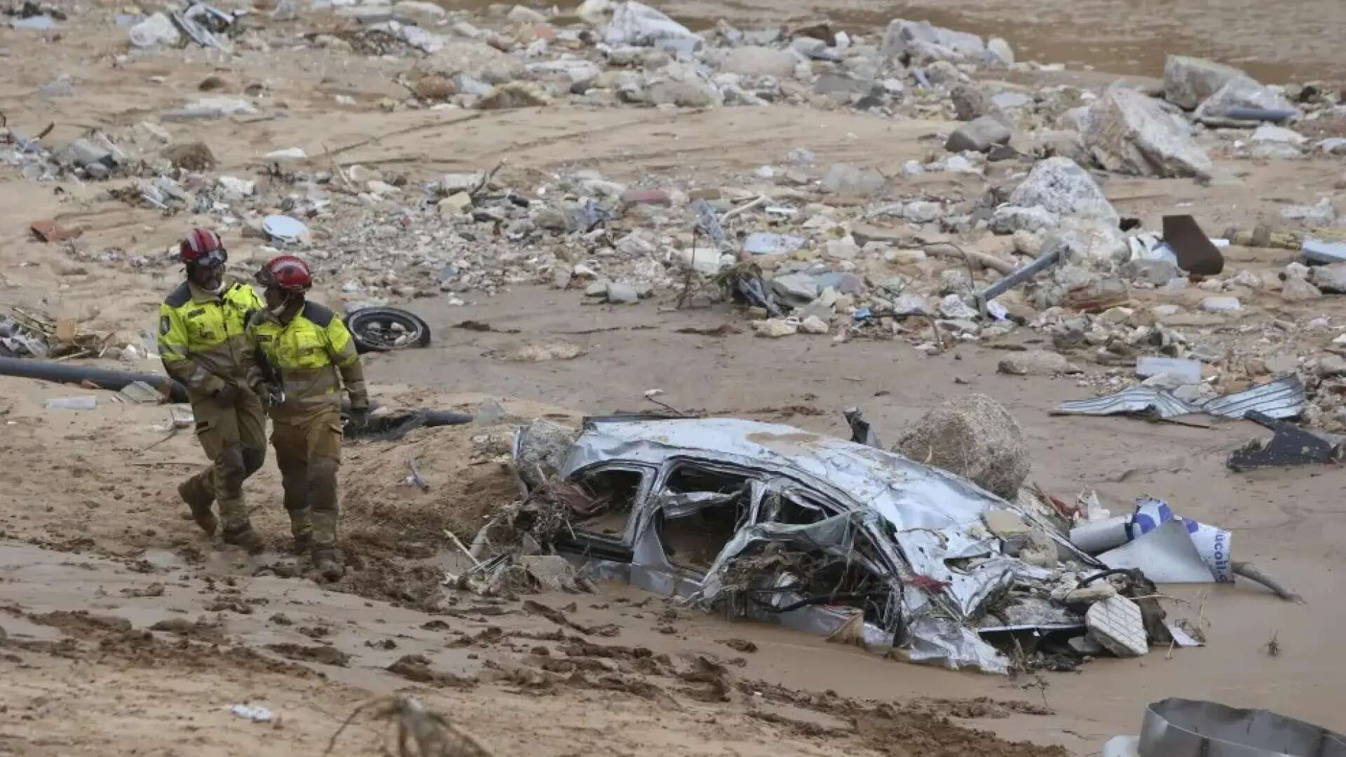 Los forenses auguran que las víctimas podrían rondar las 300: 