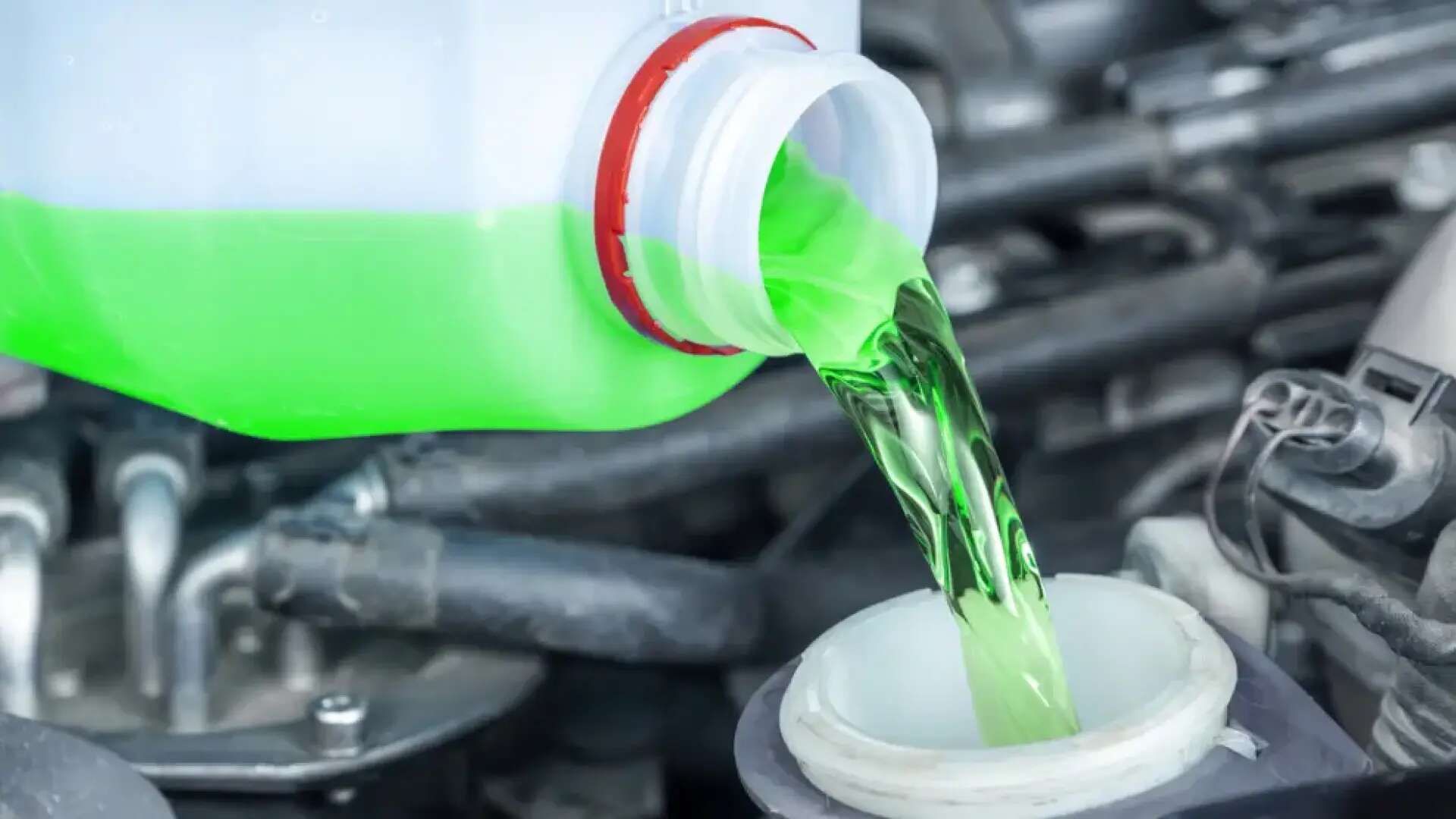 Verde, azul o amarillo: esto es lo que significael color del líquido refrigerante de coche