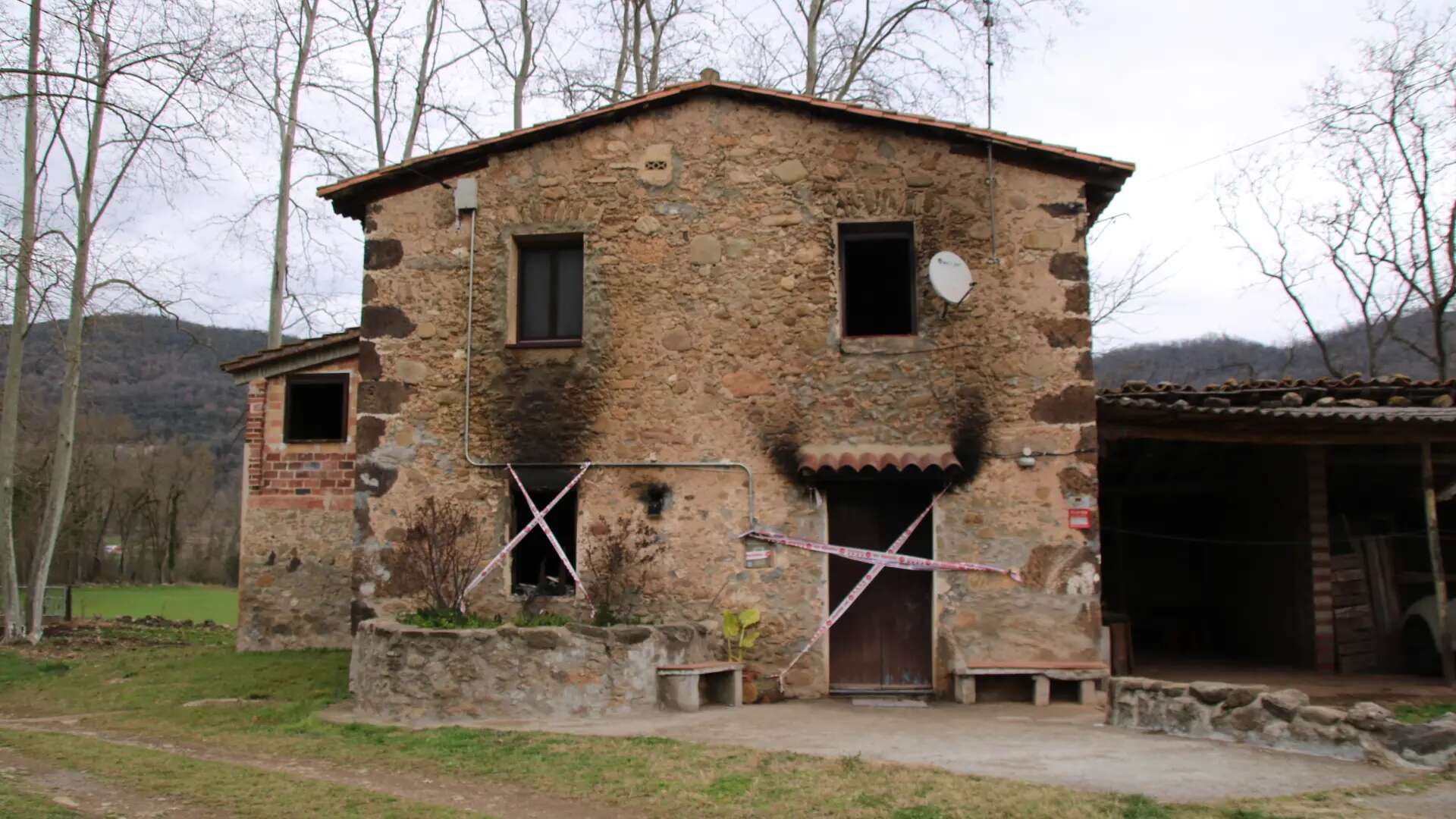 Mueren un padre y su hijo de 65 y 40 años en el incendio de una masía de Girona