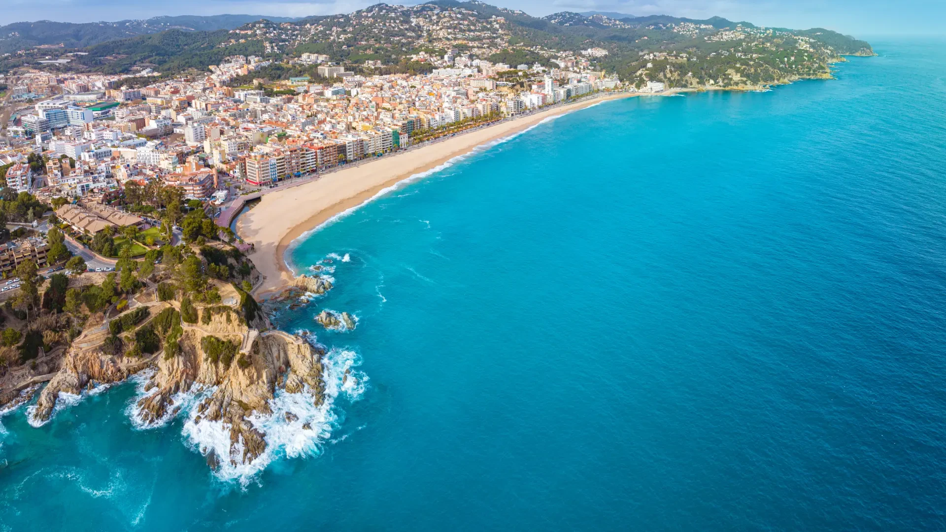 La ruta de senderismo por la Costa Brava por calas escondidas, acantilados y un castillo del siglo XI