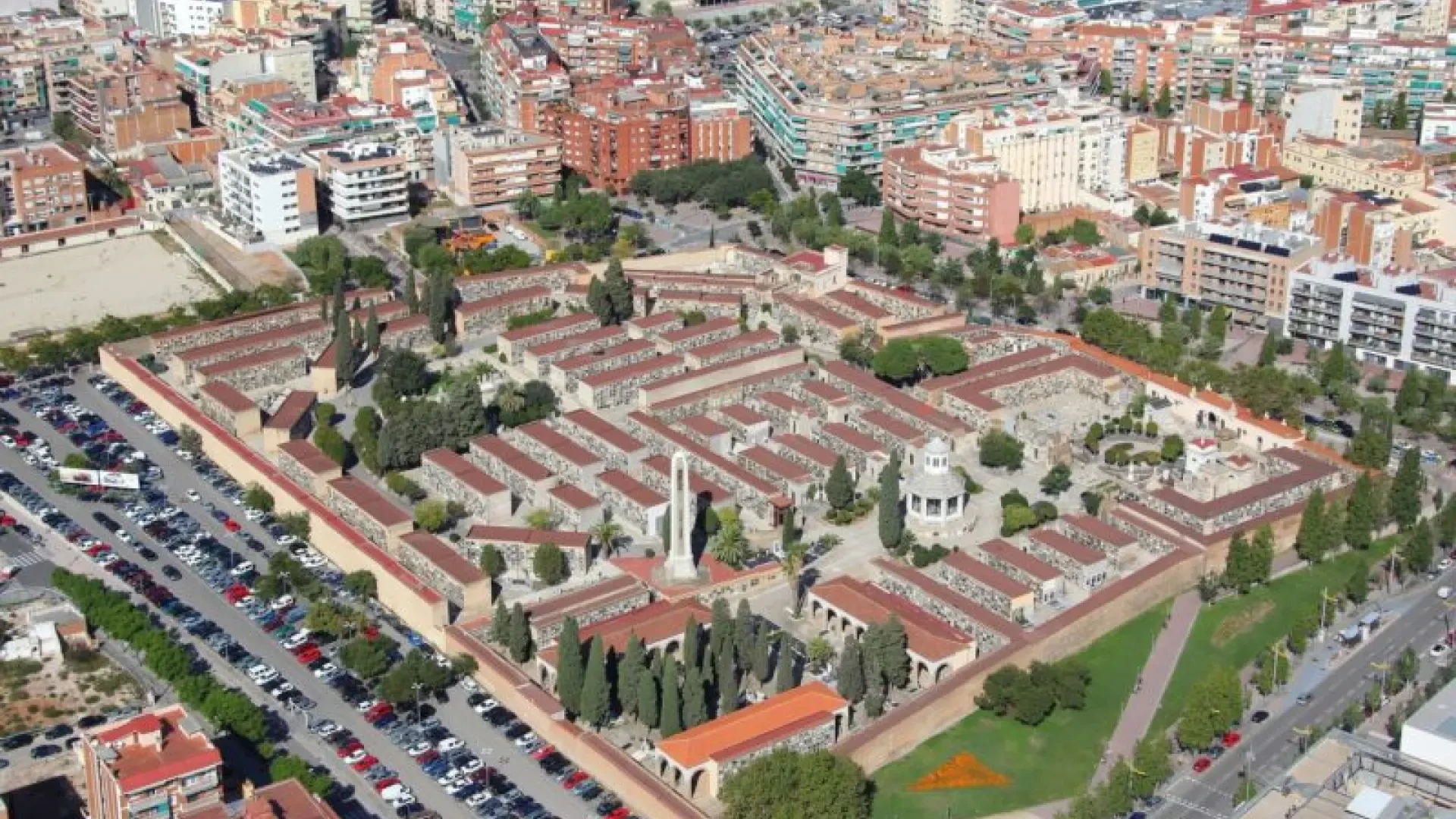 La familia que encontró la tumba vacía de su padre critica a Cementiris: Por un error con los recibos acabó en una fosa común
