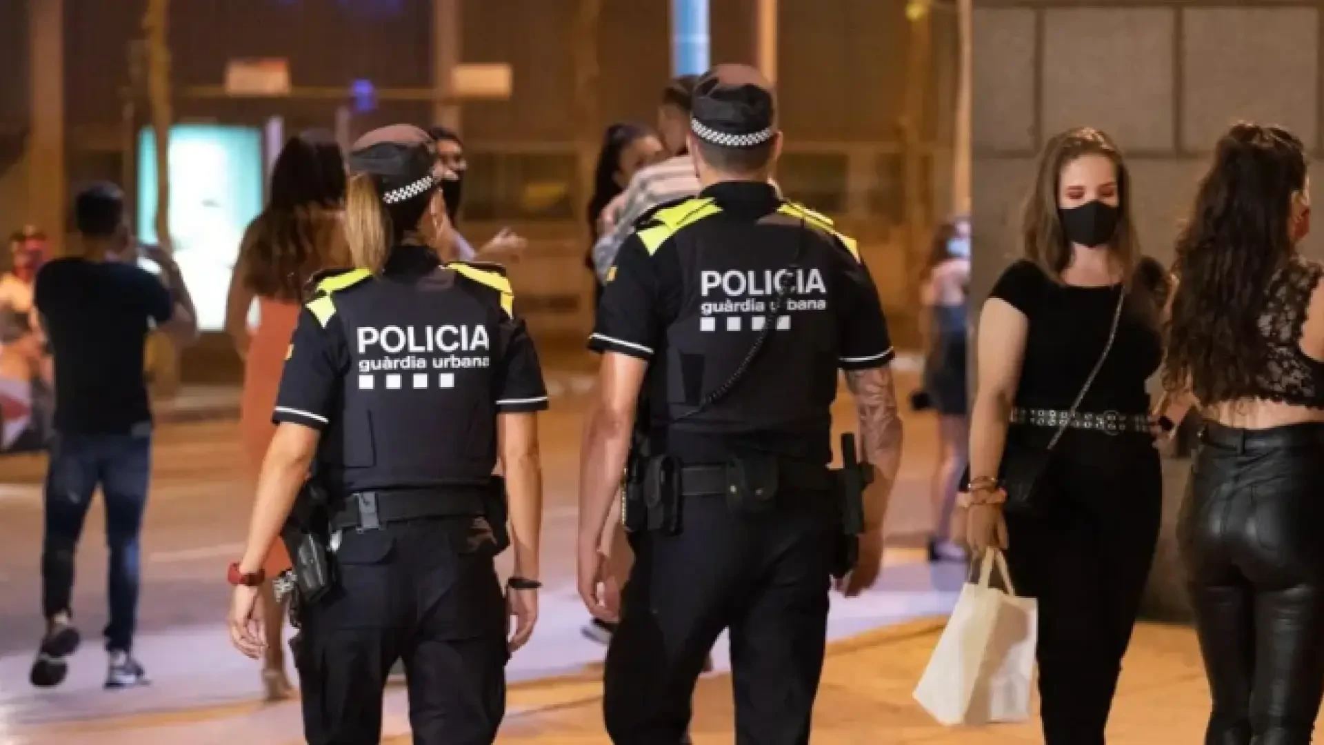 Barcelona aumenta en verano la presencia de la Guardia Urbana en 200 agentes para luchar contra carteristas y botellones