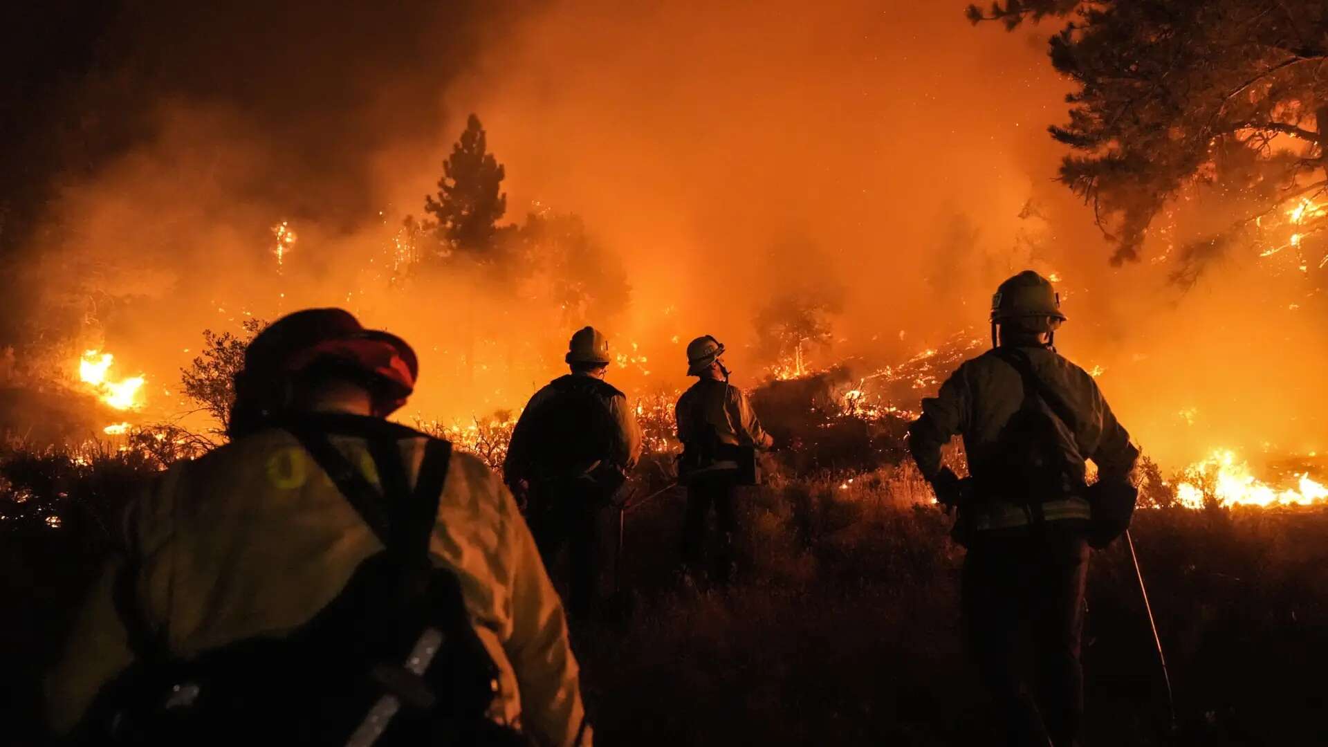 Tres grandes incendios arrasan sin control el sur de California: hay al menos siete heridos