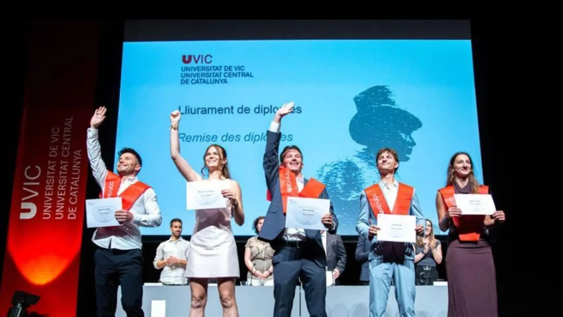 Una joven aprovecha su graduación para denunciar públicamente a su universidad por no actuar ante el 'bullying'