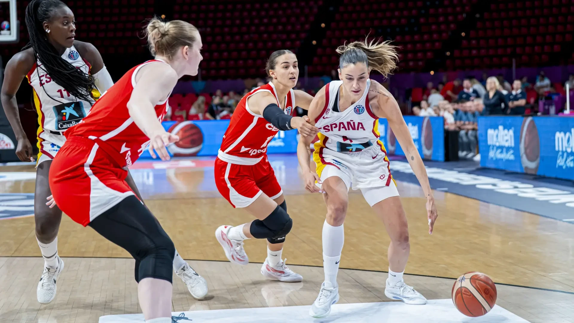 España bate a República Checa en un sufrido choque y saca el billete a las semifinales del Eurobasket