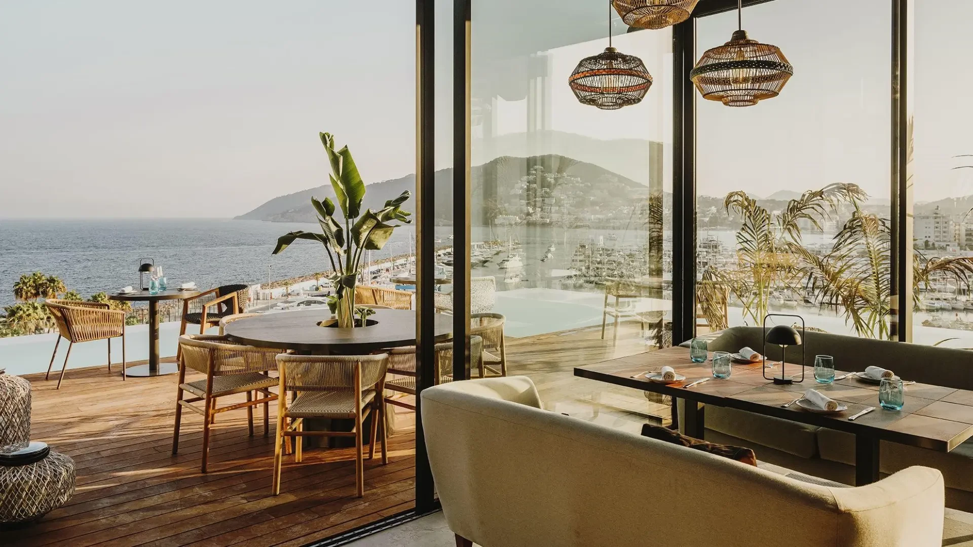 El restaurante de Ibiza que encabeza el ranking de los 50 mejores con terraza para disfrutar este verano