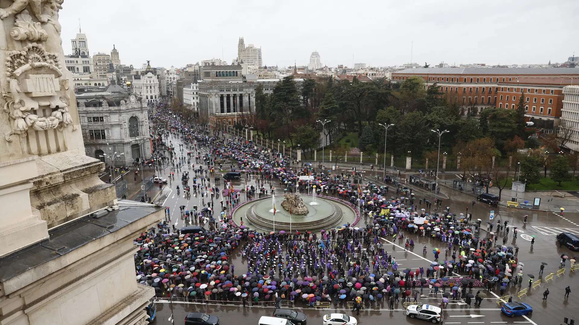 La división del feminismo sigue lastrando al movimiento en Madrid: 25.000 antirracistas y 9.500 abolicionistas