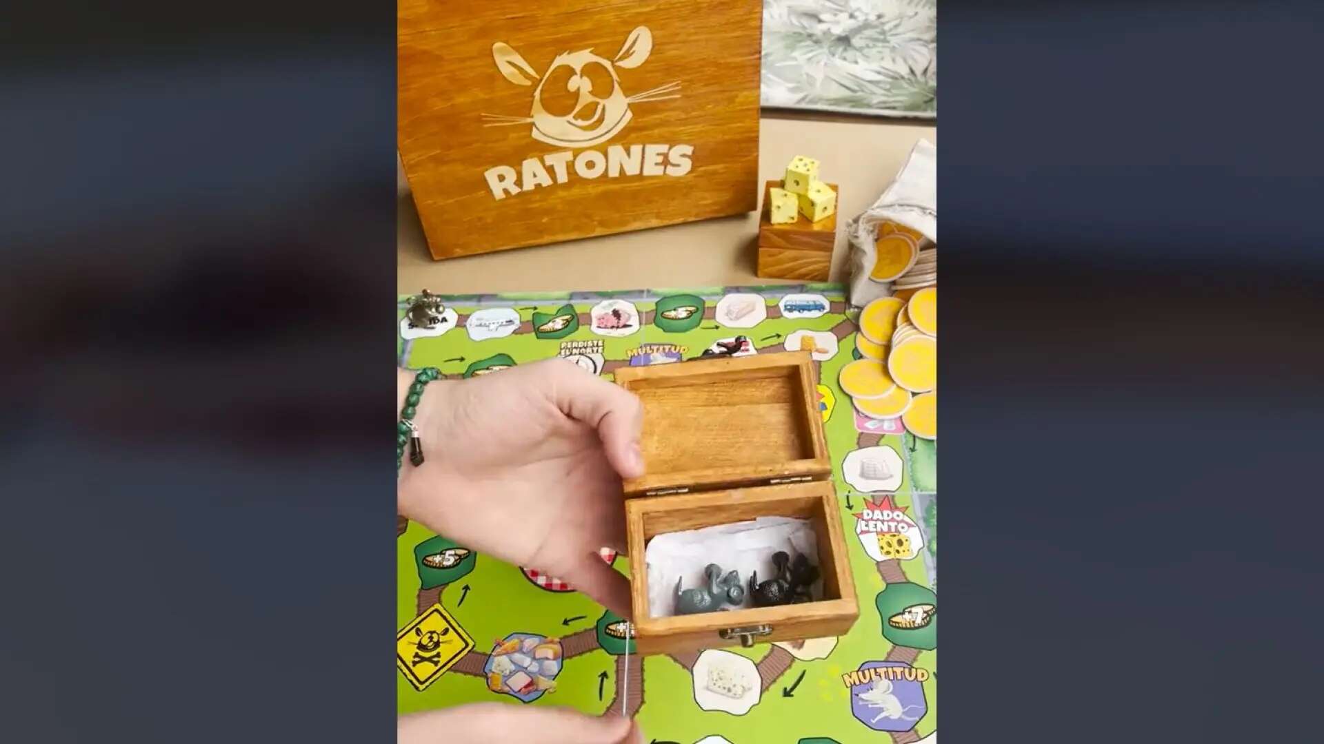 Un joven crea su propio juego de mesa para el cumpleaños de su novia: 