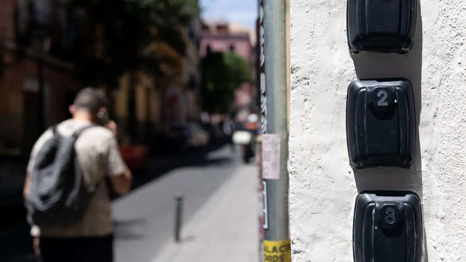 Prohibir pisos turísticos dispersos en Centro y facilitar uso residencial: el plan de Madrid para crear más vivienda