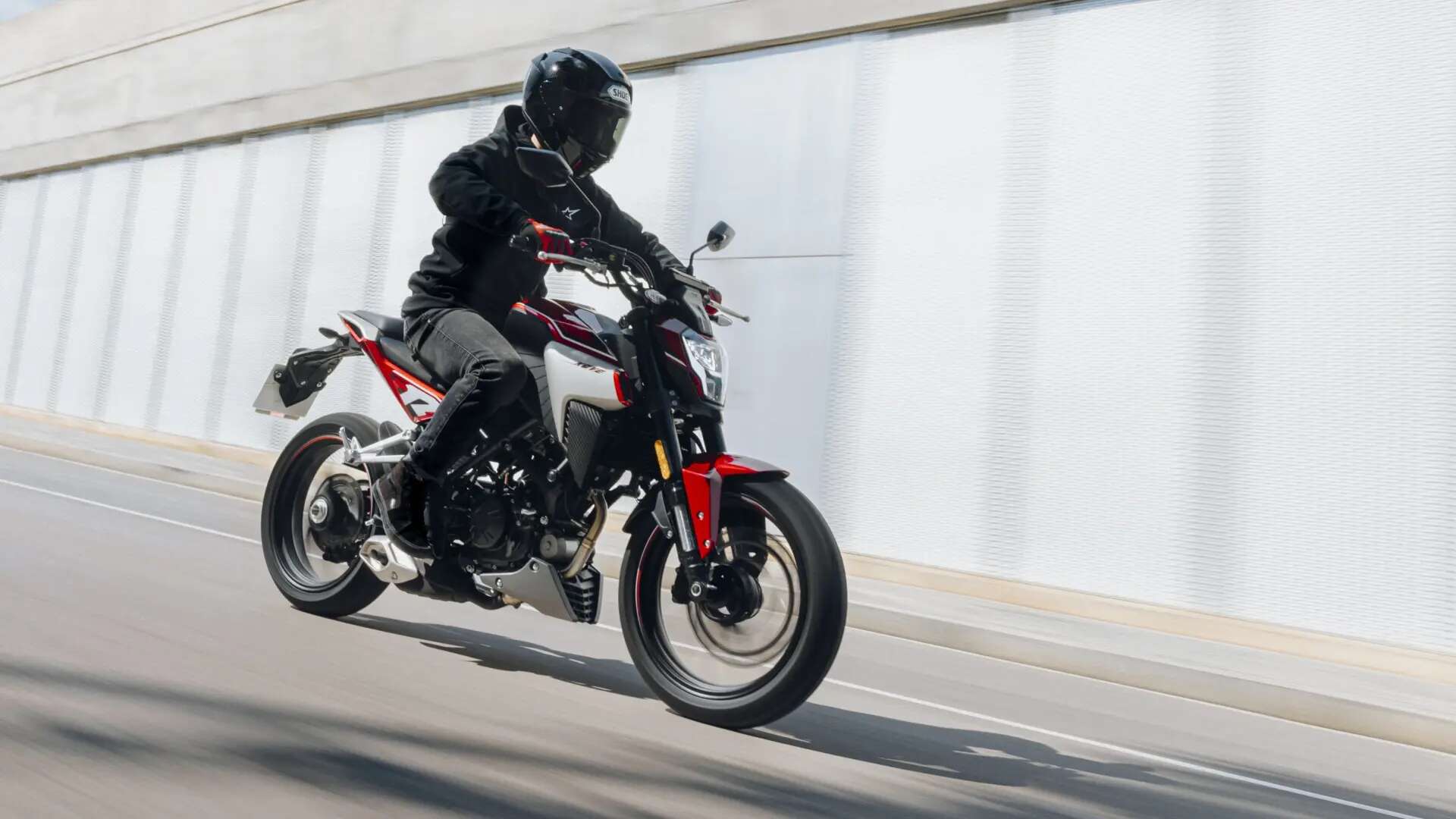 Nueva Kove NK 125R: naked, con 14 CV de potencia, 135 kilos y menos de 3.700 euros